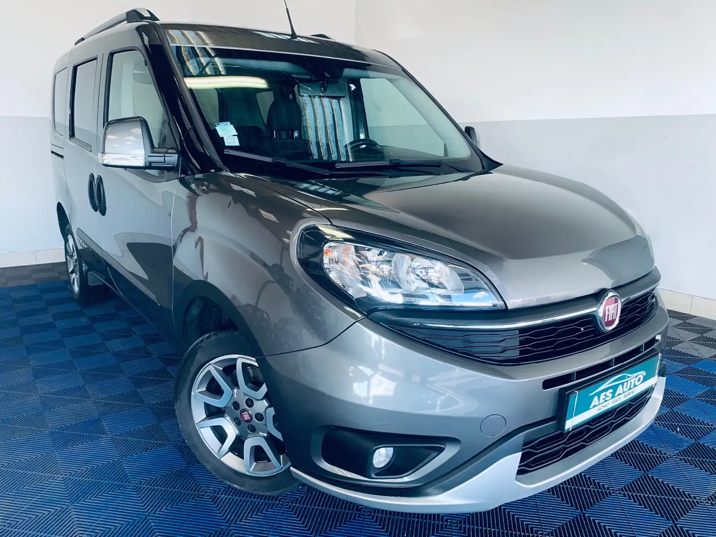 Fiat Doblo Trekking Gris - 1