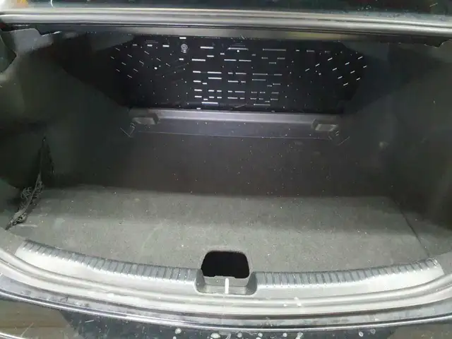 Mercedes-Benz C-Class view 9