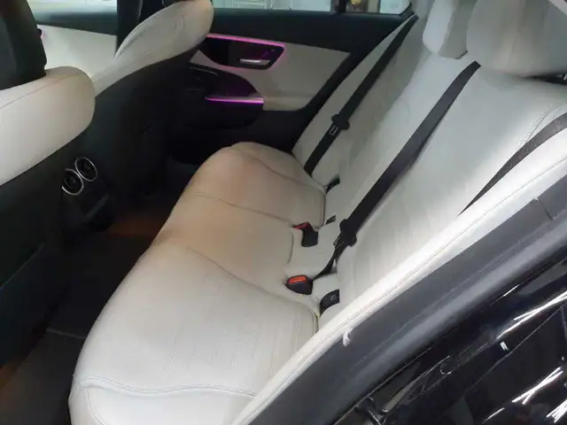 Mercedes-Benz C-Class view 8