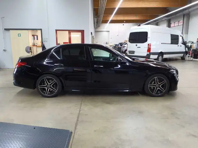Mercedes-Benz C-Class view 4