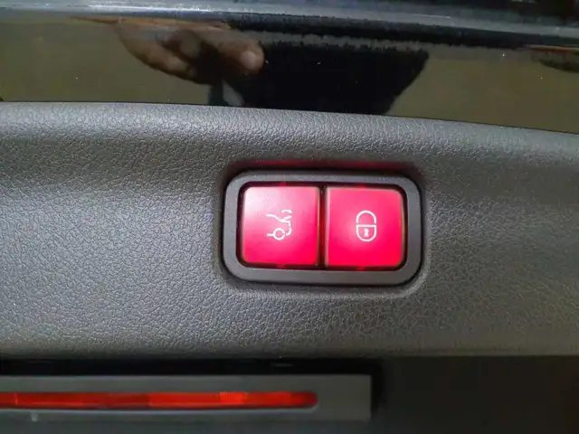 Mercedes-Benz C-Class view 10