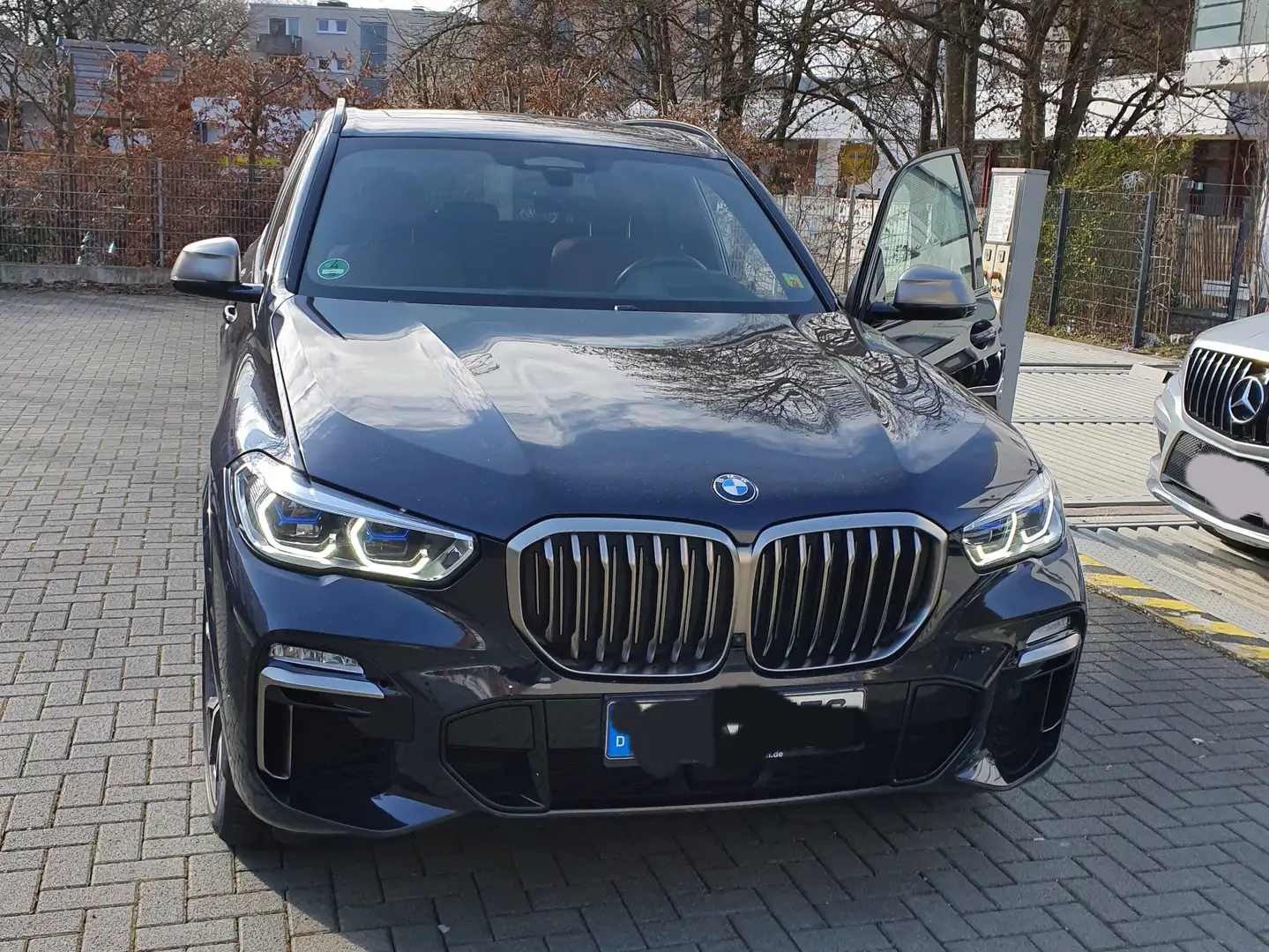 BMW X5 M X5 M50d Schwarz - 1