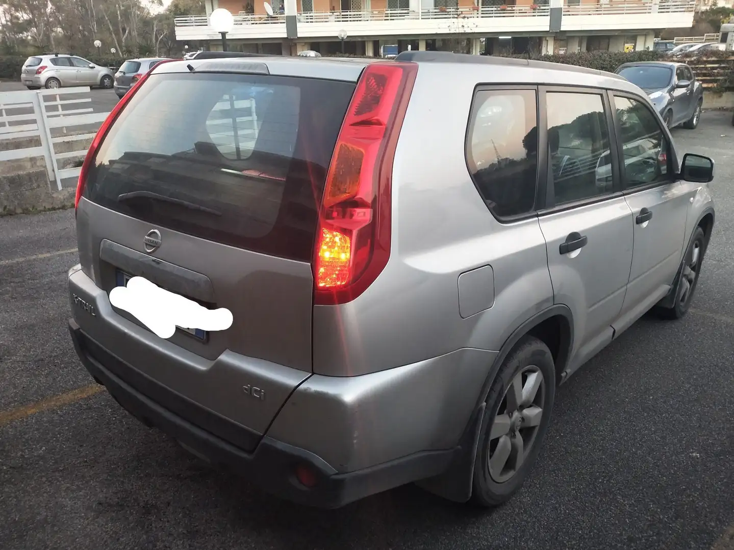 Nissan X-Trail 2.0 dci LE Silber - 2