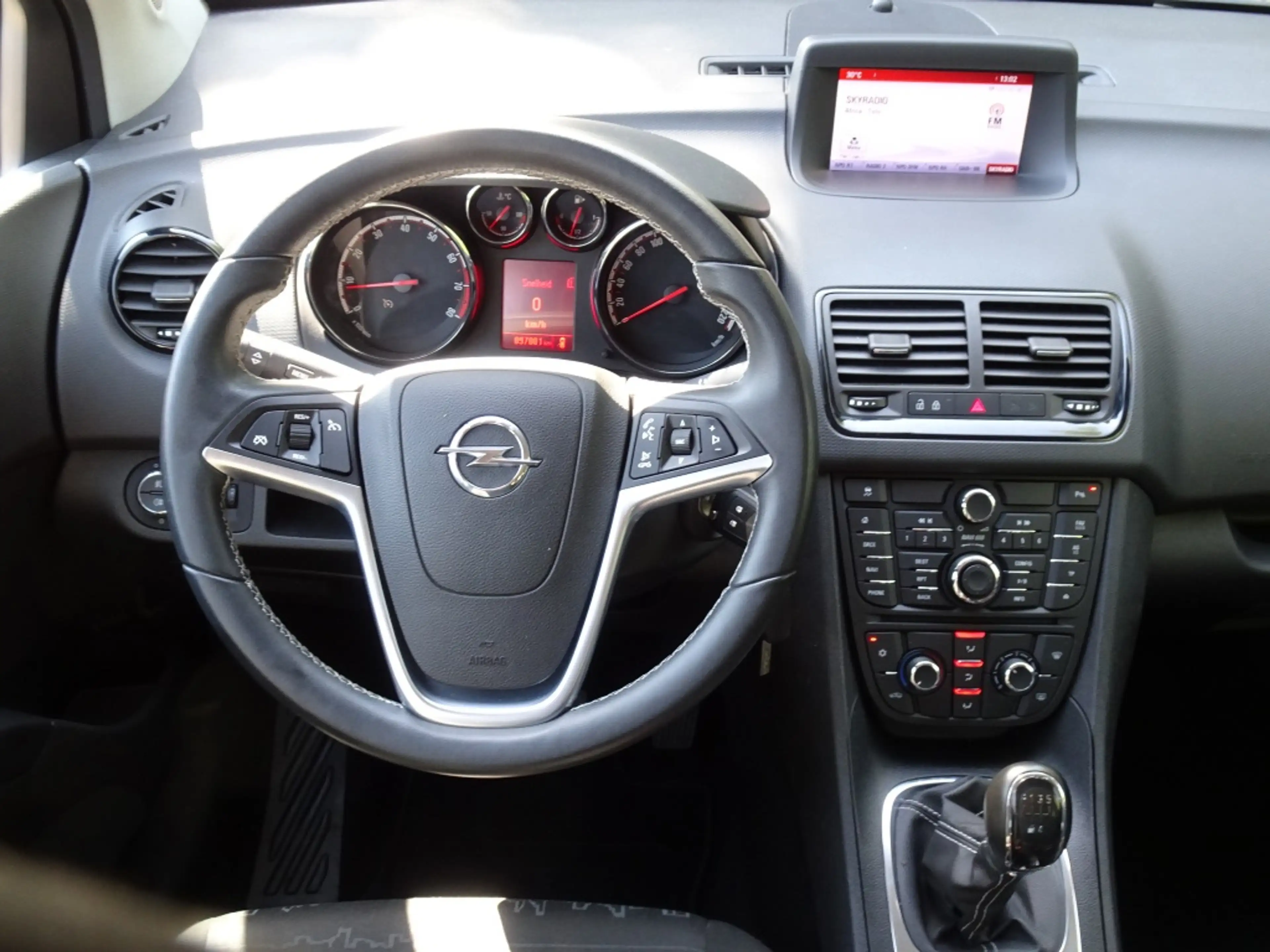 Opel Meriva 1.4 Design Edition met Navi en Trekhaak — photo 11