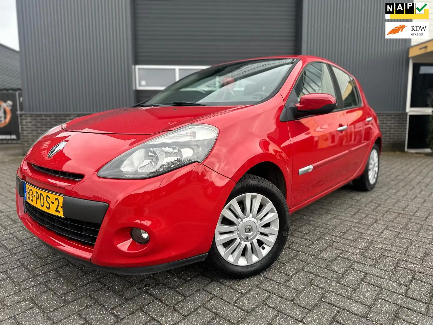 Renault Clio 1.2 TCe Collection Rood - 1