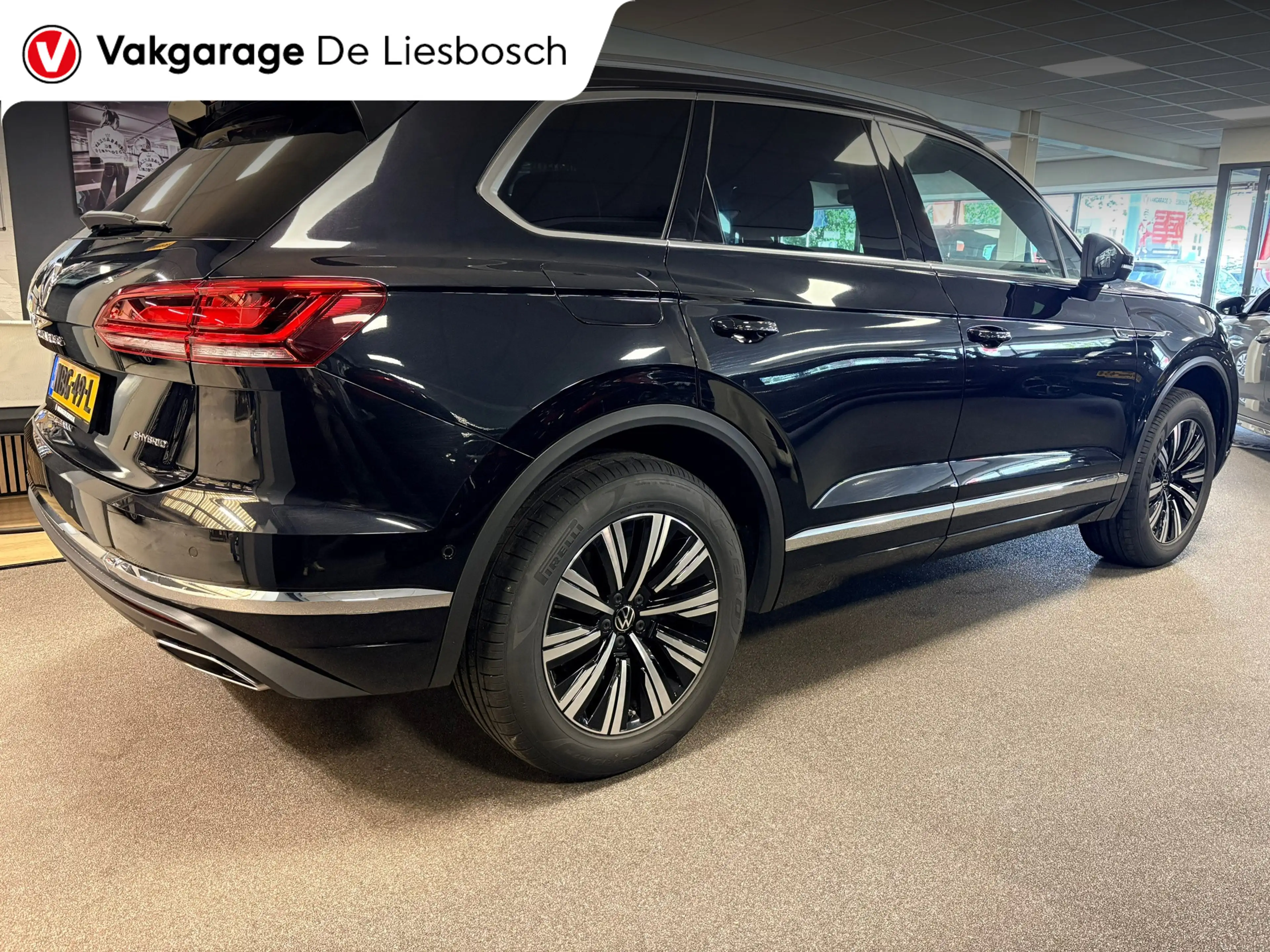 Volkswagen Touareg 3.0 TSi eHybrid 4MOTION / pano / leer / camera / s — photo 5