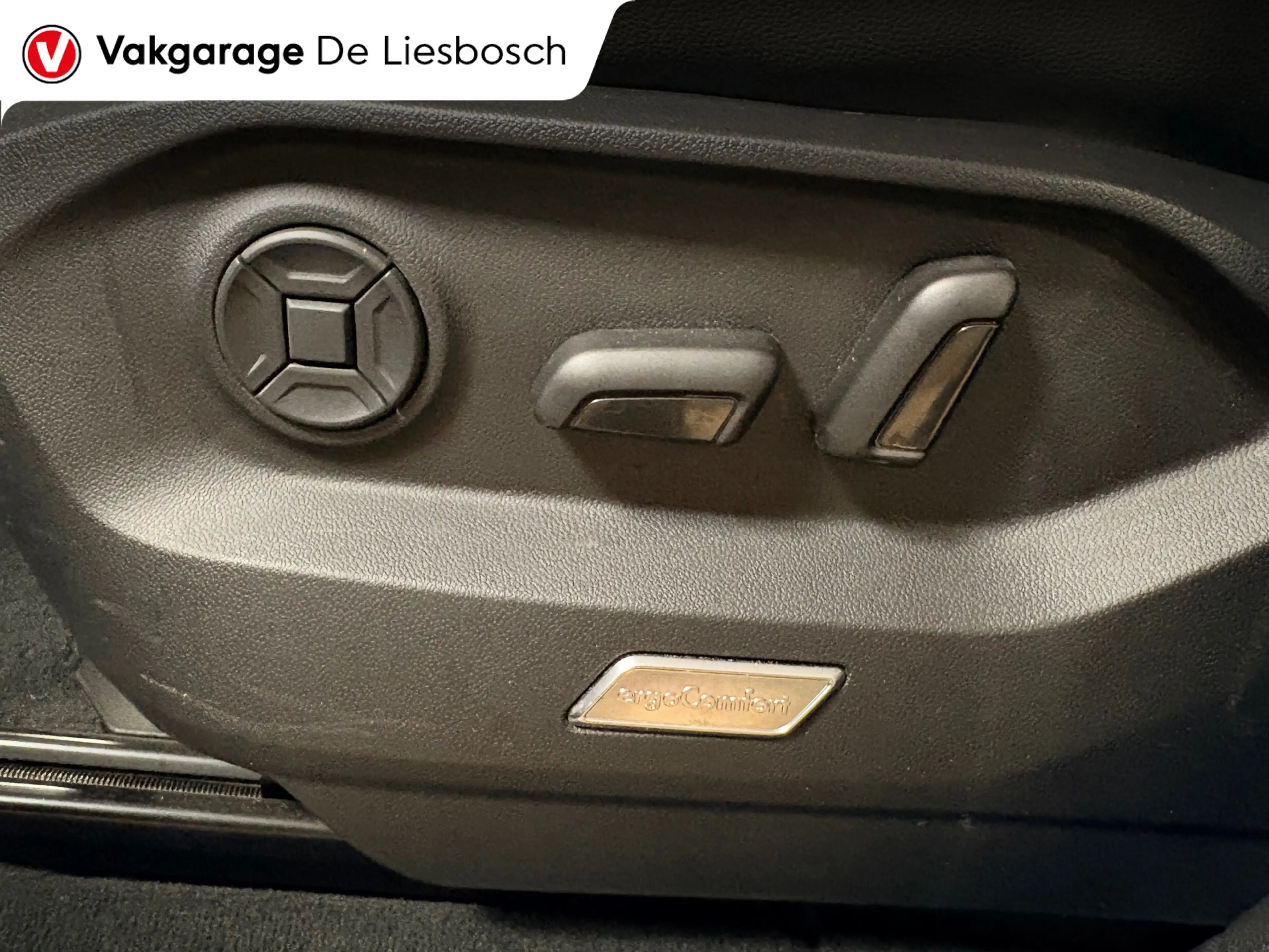 Volkswagen Touareg 3.0 TSi eHybrid 4MOTION / pano / leer / camera / s — photo 15