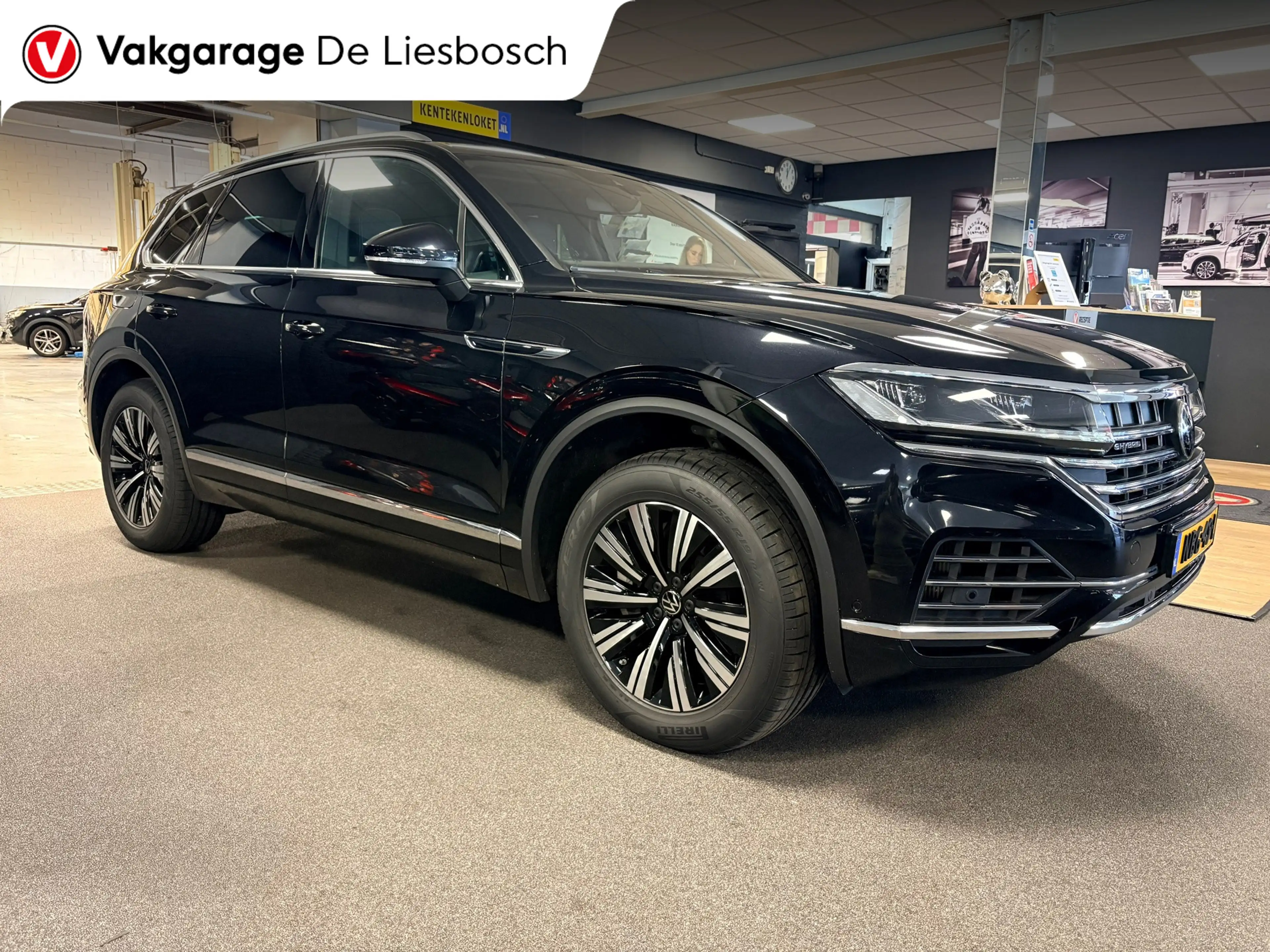Volkswagen Touareg 3.0 TSi eHybrid 4MOTION / pano / leer / camera / s — photo 6