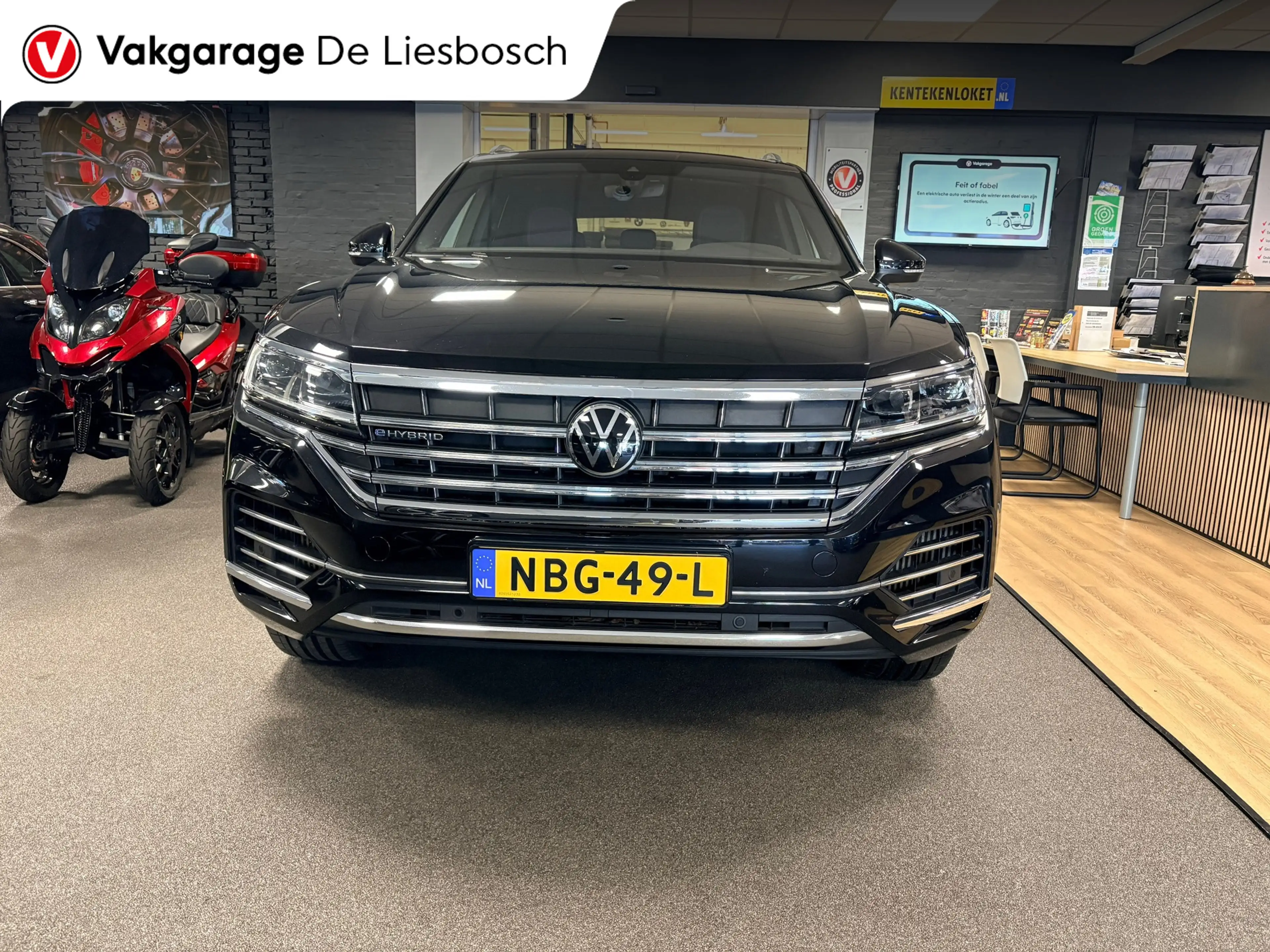 Volkswagen Touareg 3.0 TSi eHybrid 4MOTION / pano / leer / camera / s — photo 7
