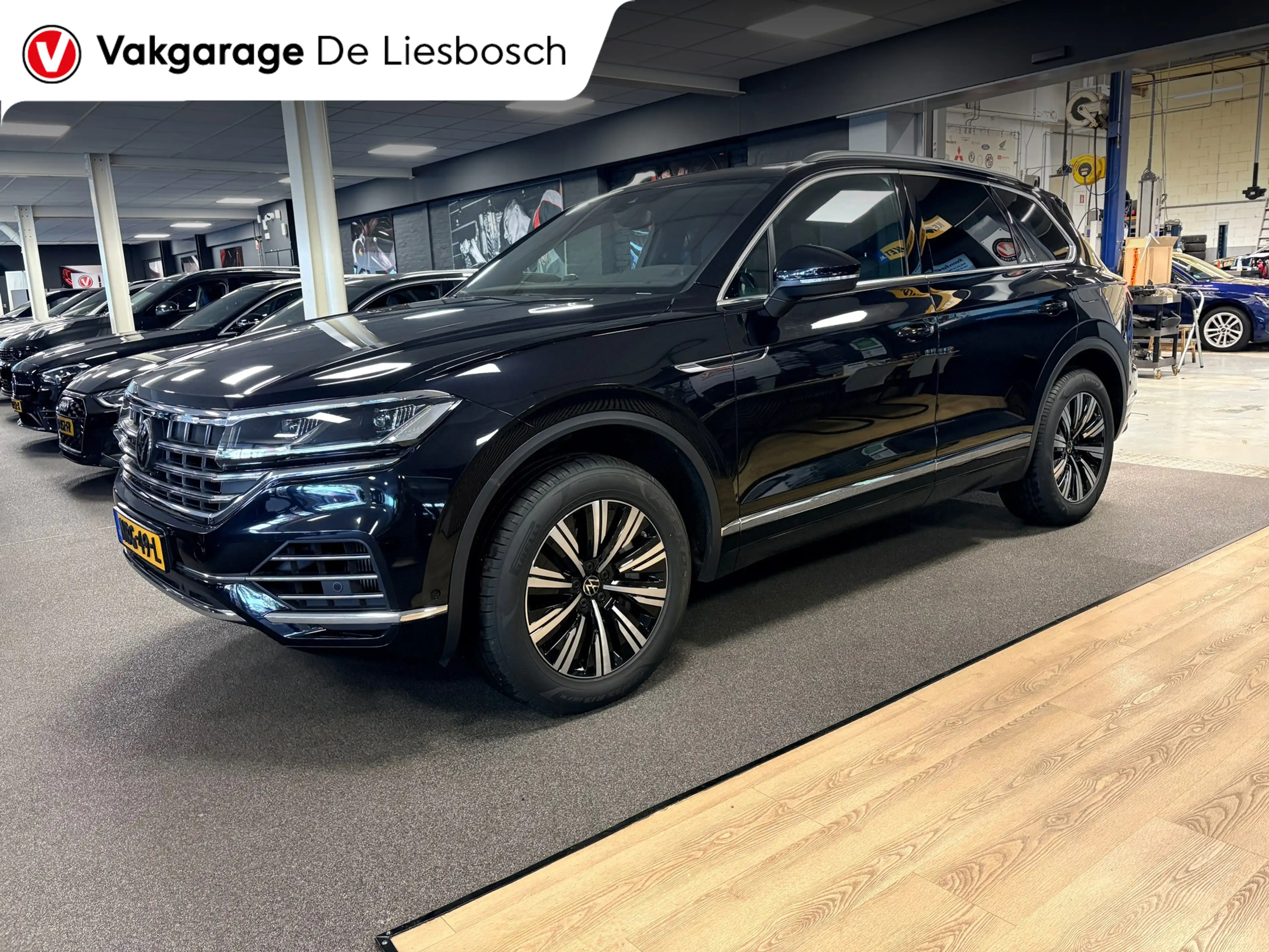 Volkswagen Touareg 3.0 TSi eHybrid 4MOTION / pano / leer / camera / s — photo 2
