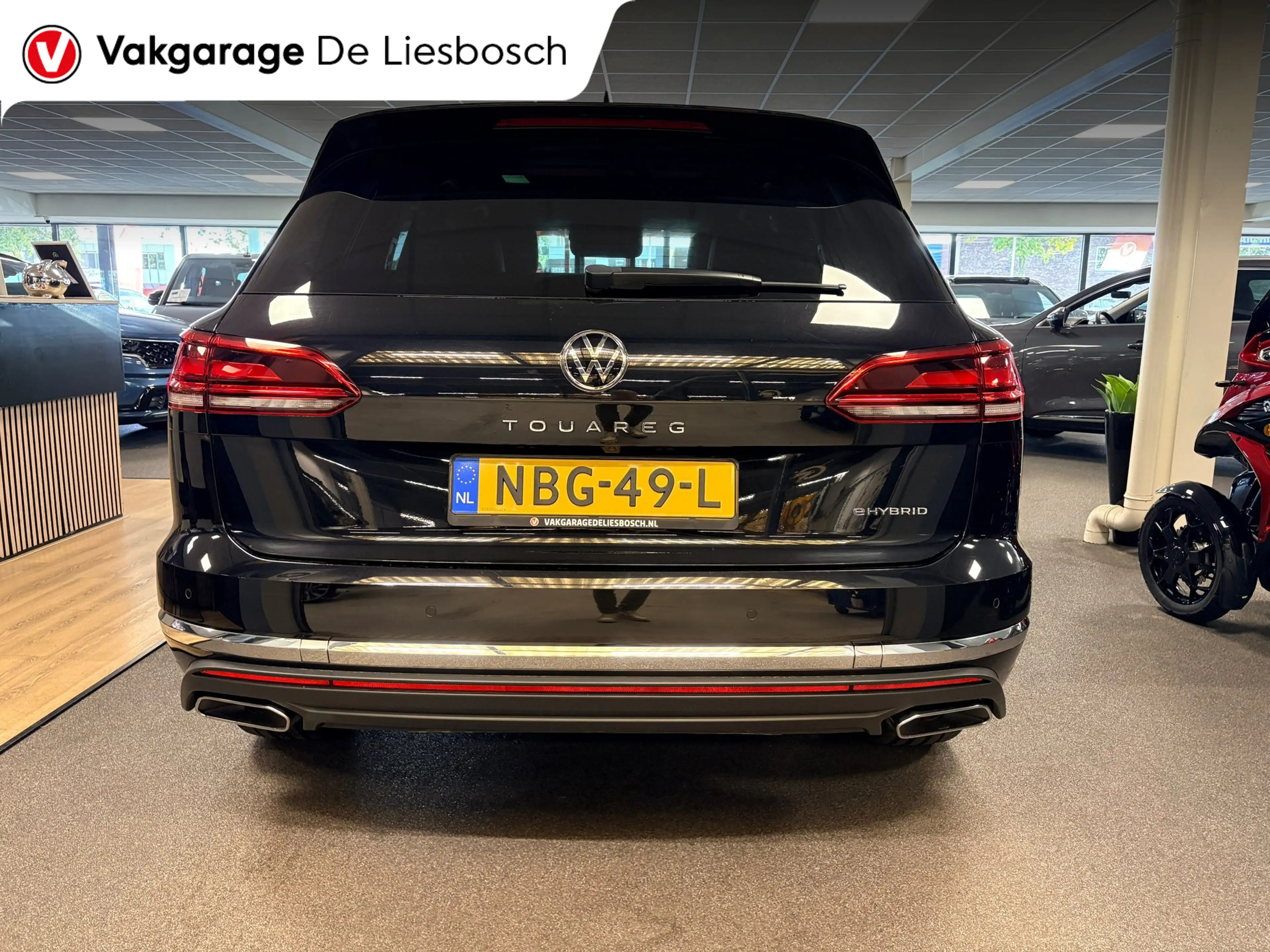 Volkswagen Touareg 3.0 TSi eHybrid 4MOTION / pano / leer / camera / s — photo 4