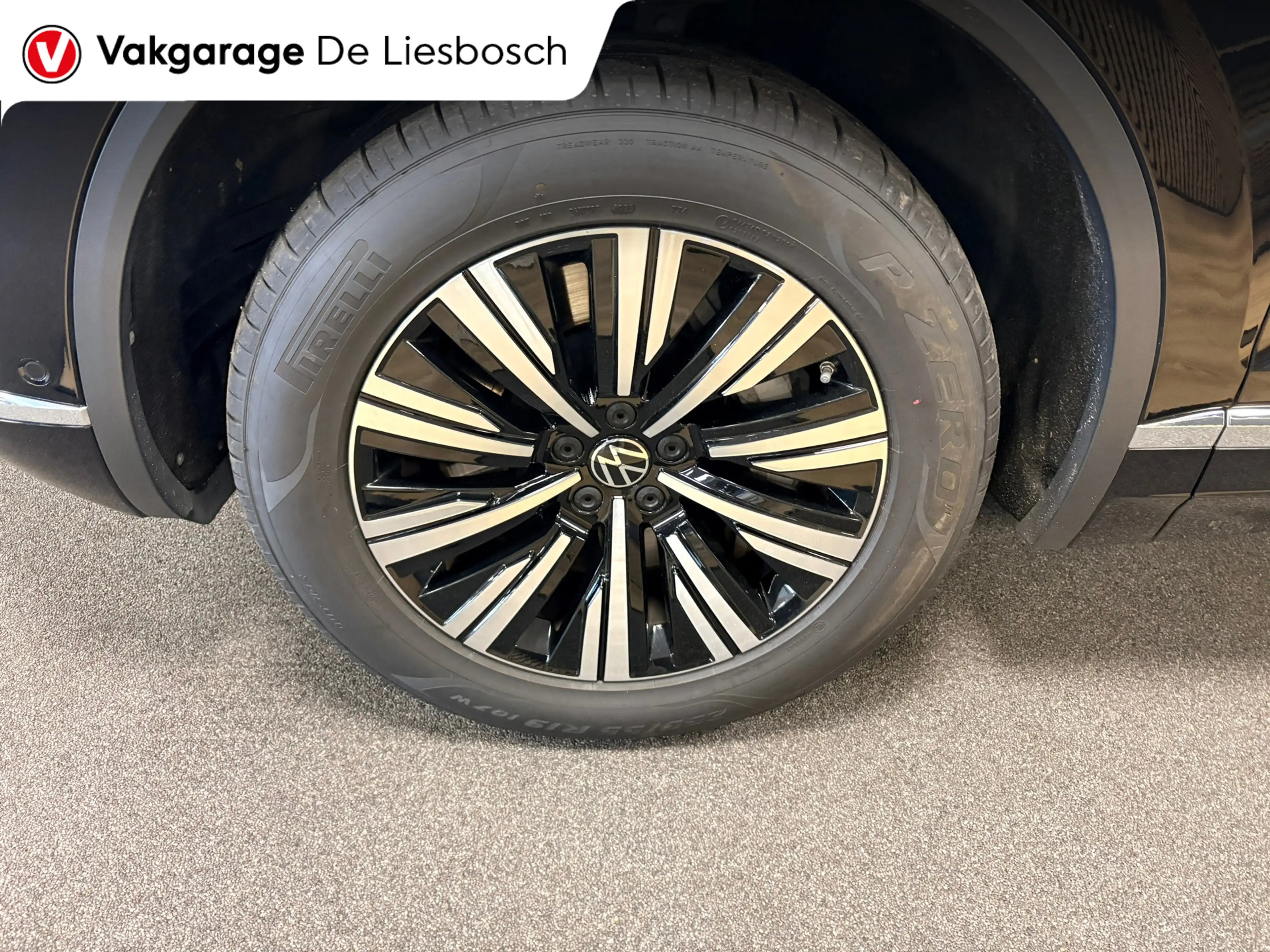 Volkswagen Touareg 3.0 TSi eHybrid 4MOTION / pano / leer / camera / s — photo 9