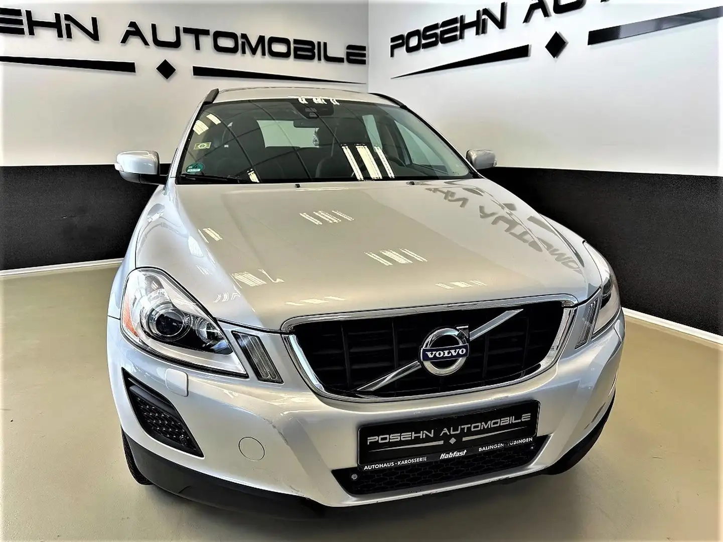 Volvo XC60 Momentum Drive Xenon Navi Silber - 2