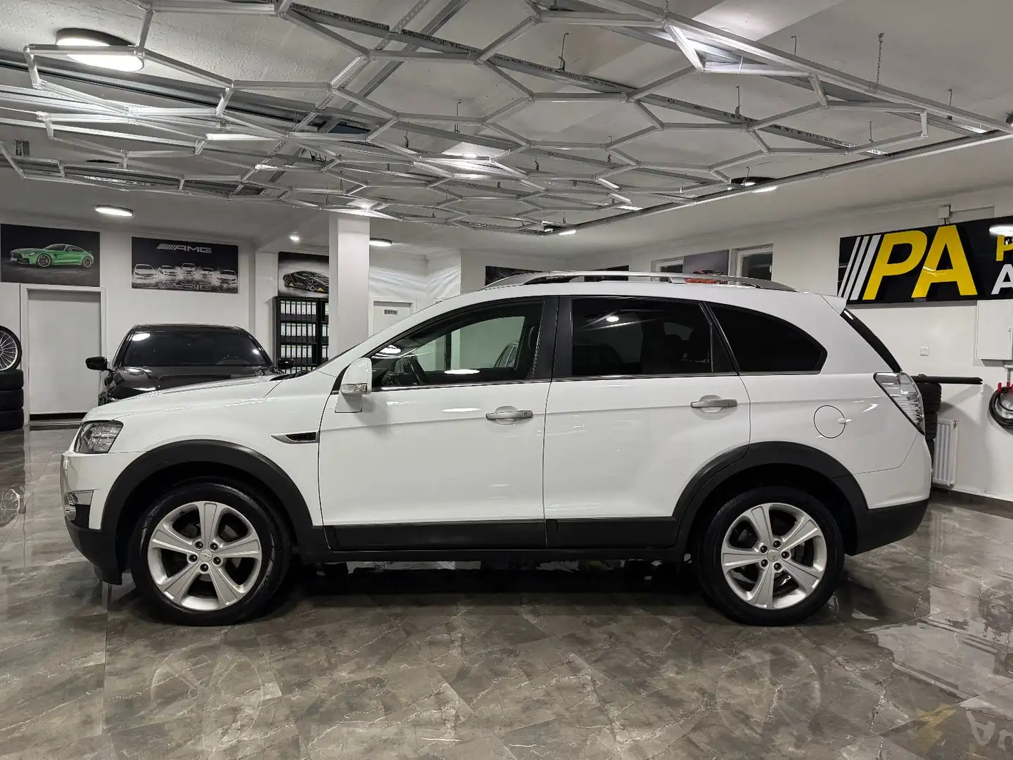 Chevrolet Captiva 2.2 D LTZ 4WD 7-Sitzer 1. Hand Automatik White - 2