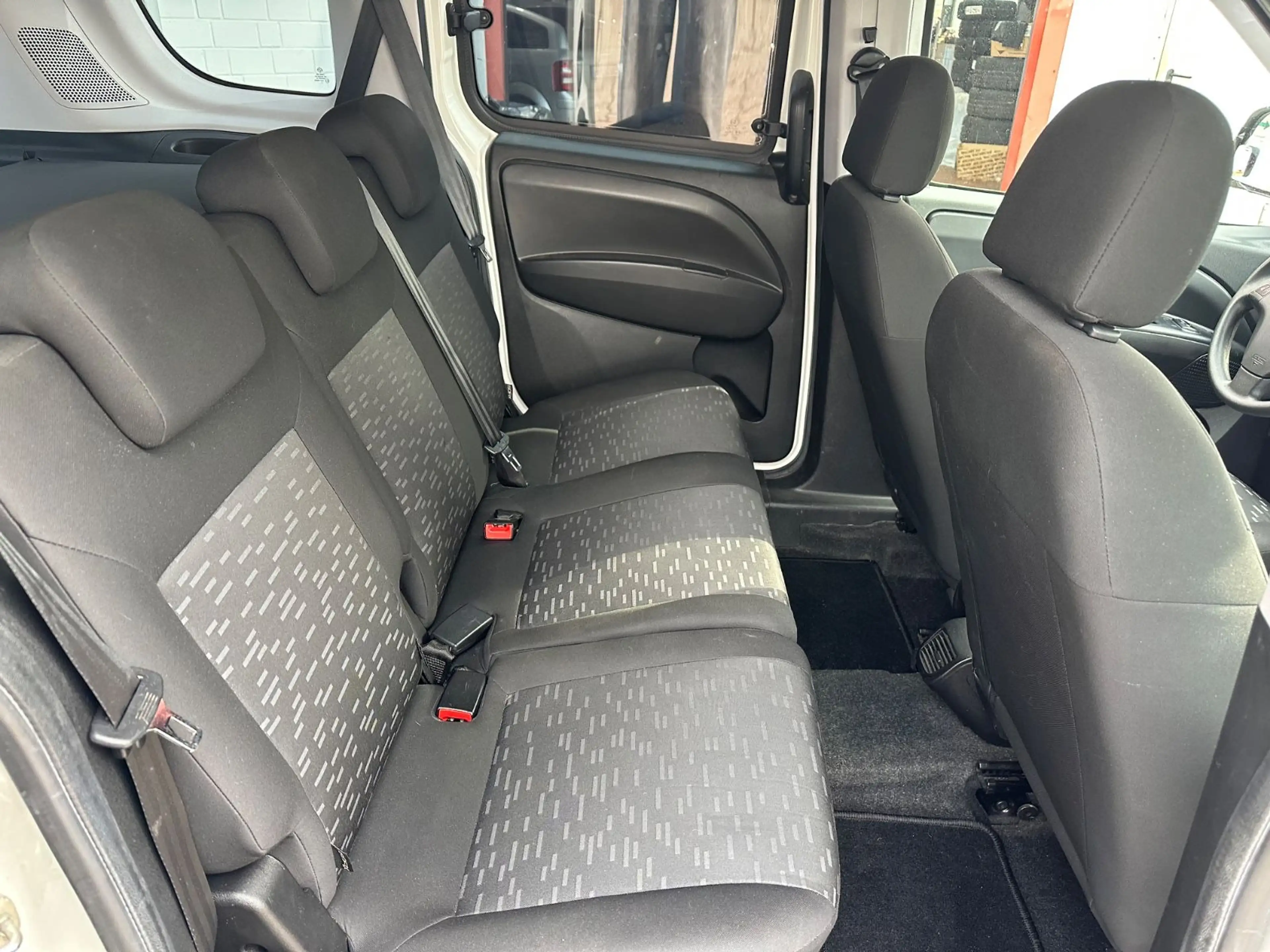 Opel Combo D Selection L1H1/AHK/KAM/KLIMA/GJR/TÜV NEU — photo 15