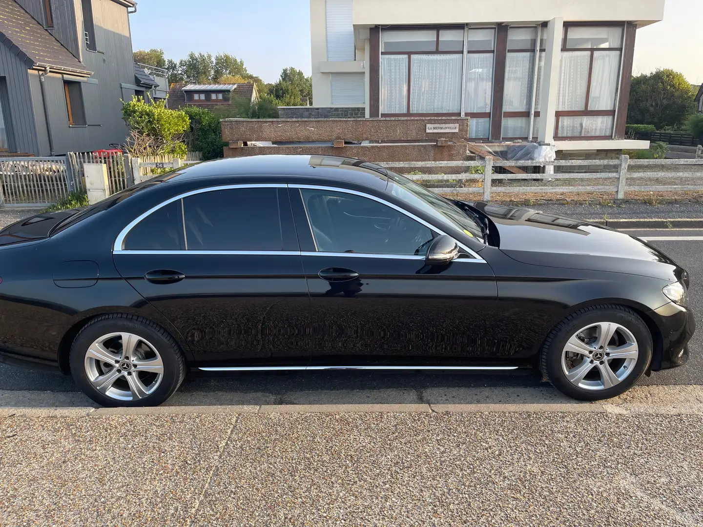 Mercedes-Benz E 200 E 200 d Noir - 1