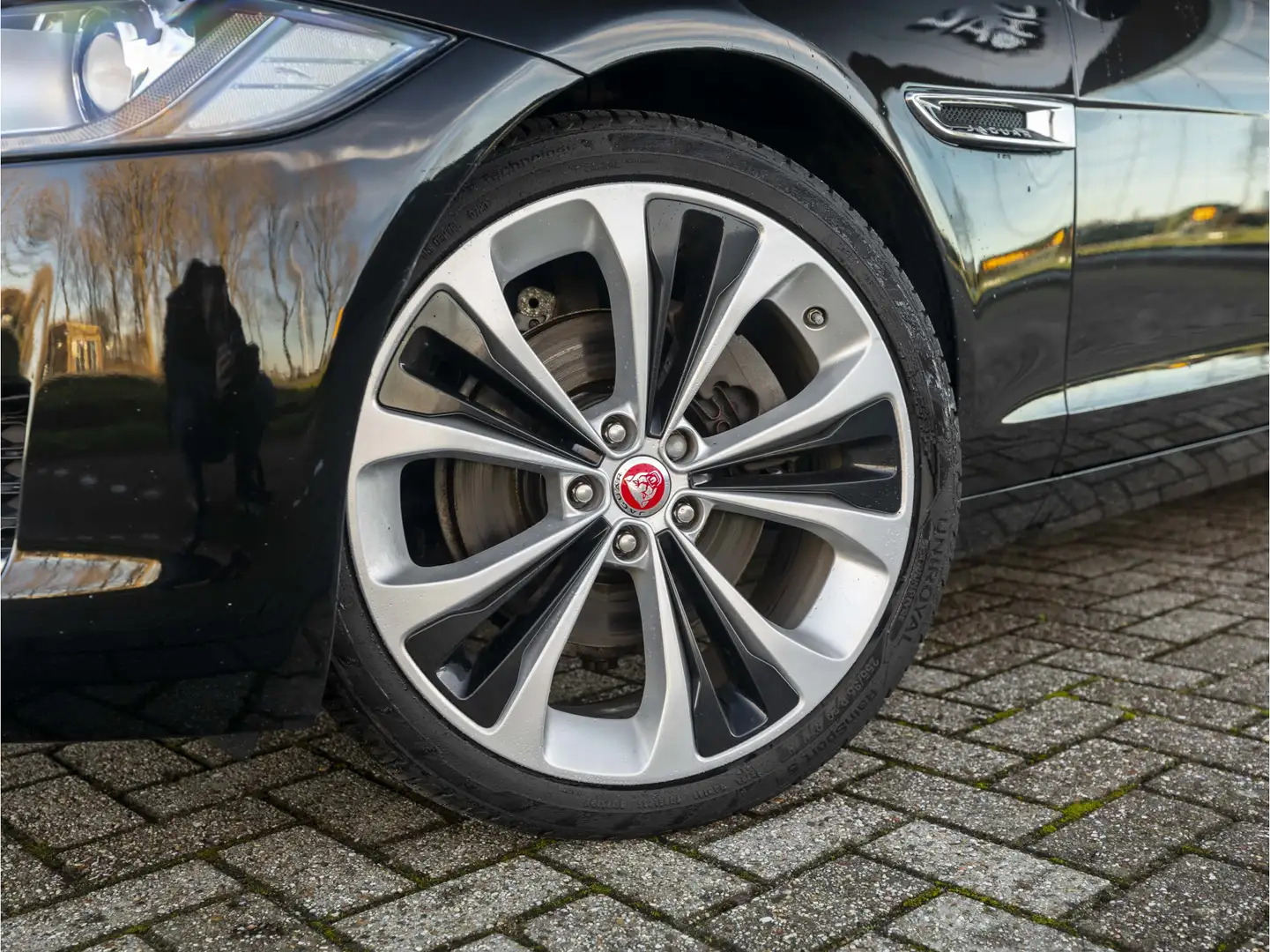 Jaguar XF 2.0 Portfolio | Leder | Camera | 20'' Diamond Turn Negro - 2