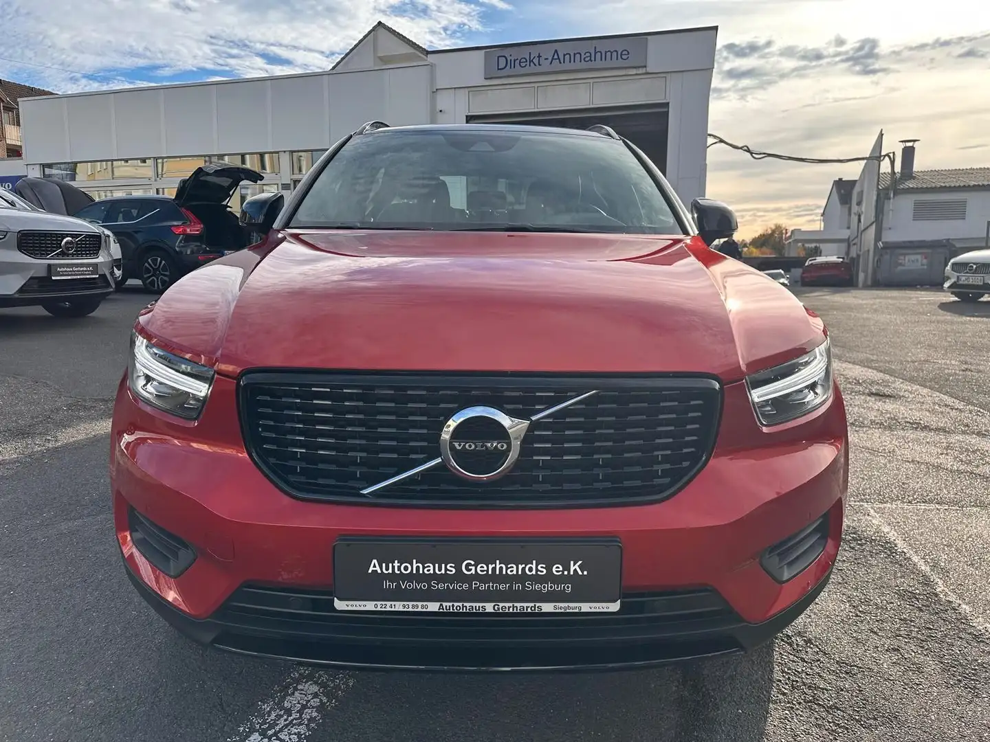 Volvo XC40 T4 FWD R Design Alcantara, AHK, BLIS, ACC Rouge - 2