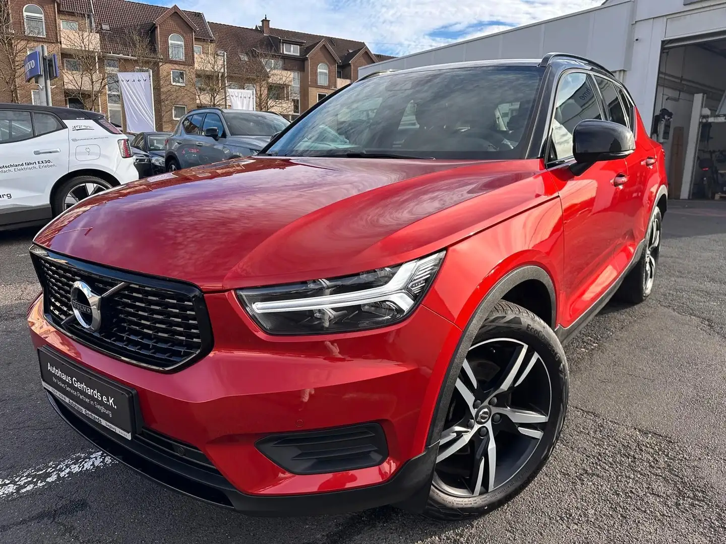 Volvo XC40 T4 FWD R Design Alcantara, AHK, BLIS, ACC Rouge - 1