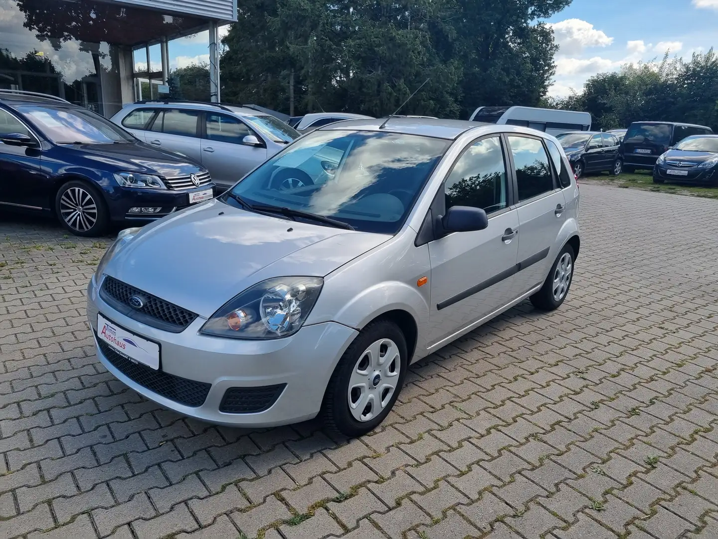 Ford Fiesta 1.4 Durashift-EST Connection Automatik Stříbrná - 1