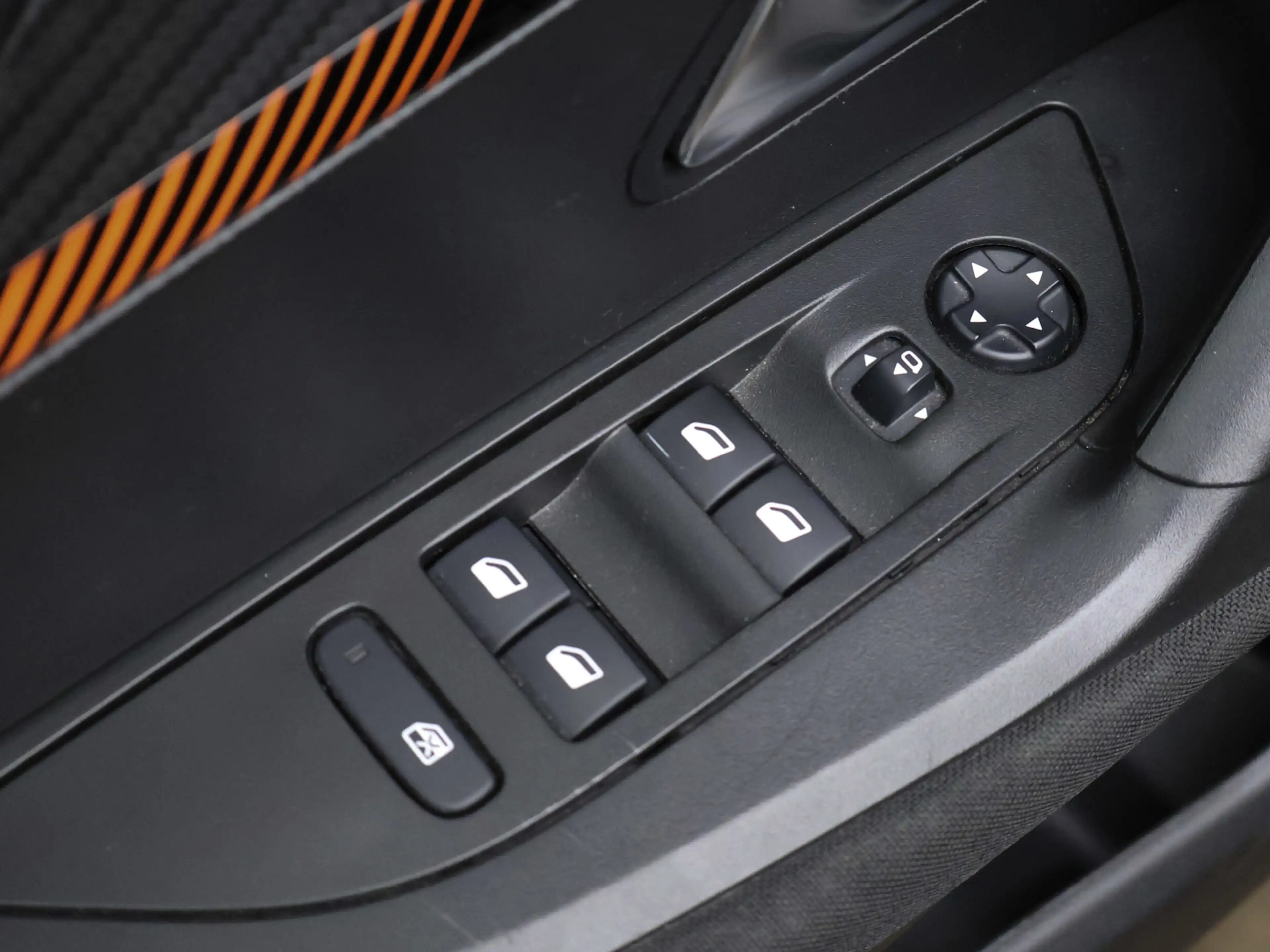 Peugeot e-2008 EV Blue Lease Active 50 kWh Sport (APPLE CARPLAY,N — photo 22
