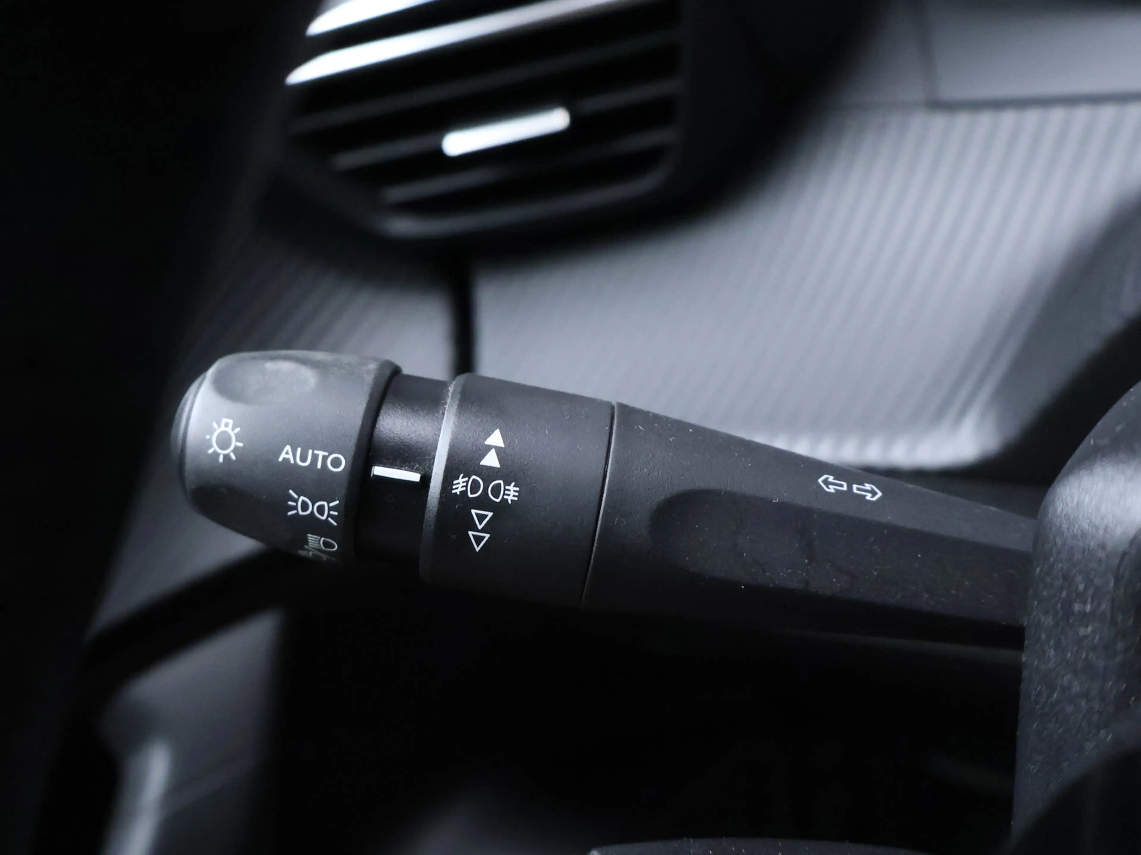 Peugeot e-2008 EV Blue Lease Active 50 kWh Sport (APPLE CARPLAY,N — photo 8
