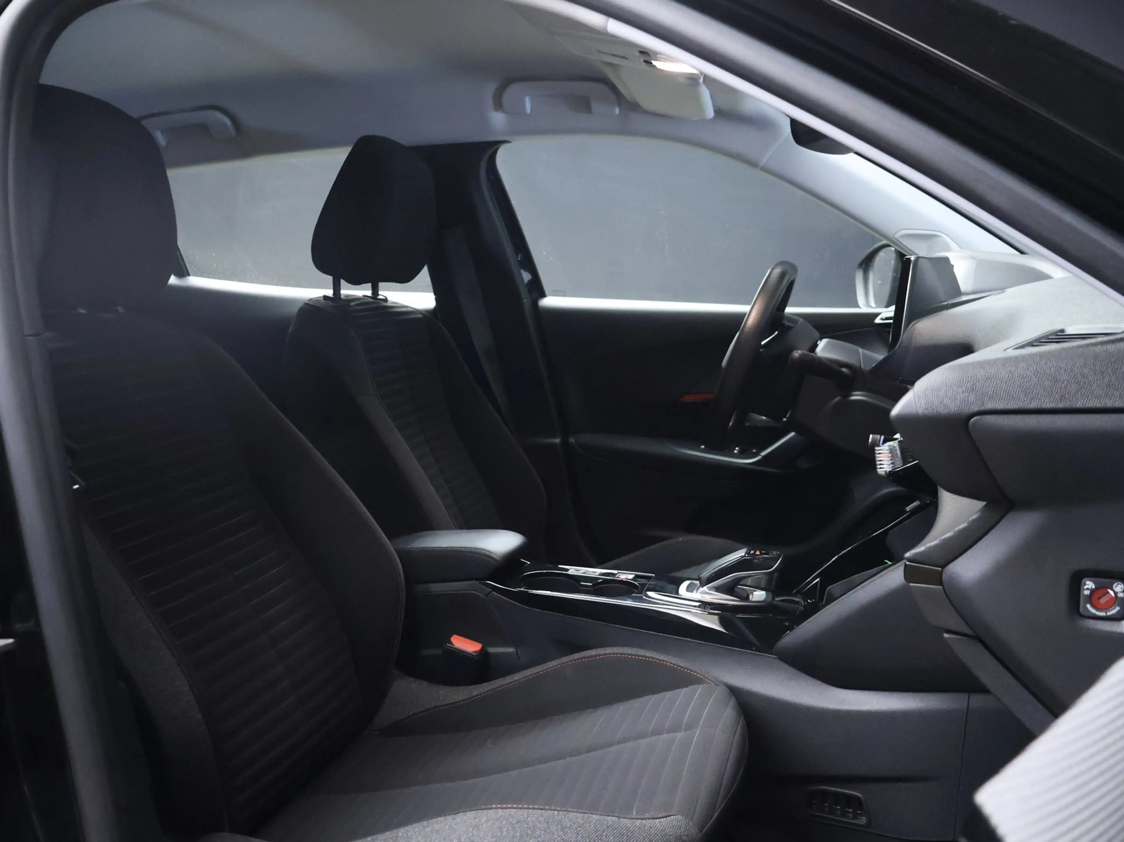 Peugeot e-2008 EV Blue Lease Active 50 kWh Sport (APPLE CARPLAY,N — photo 28