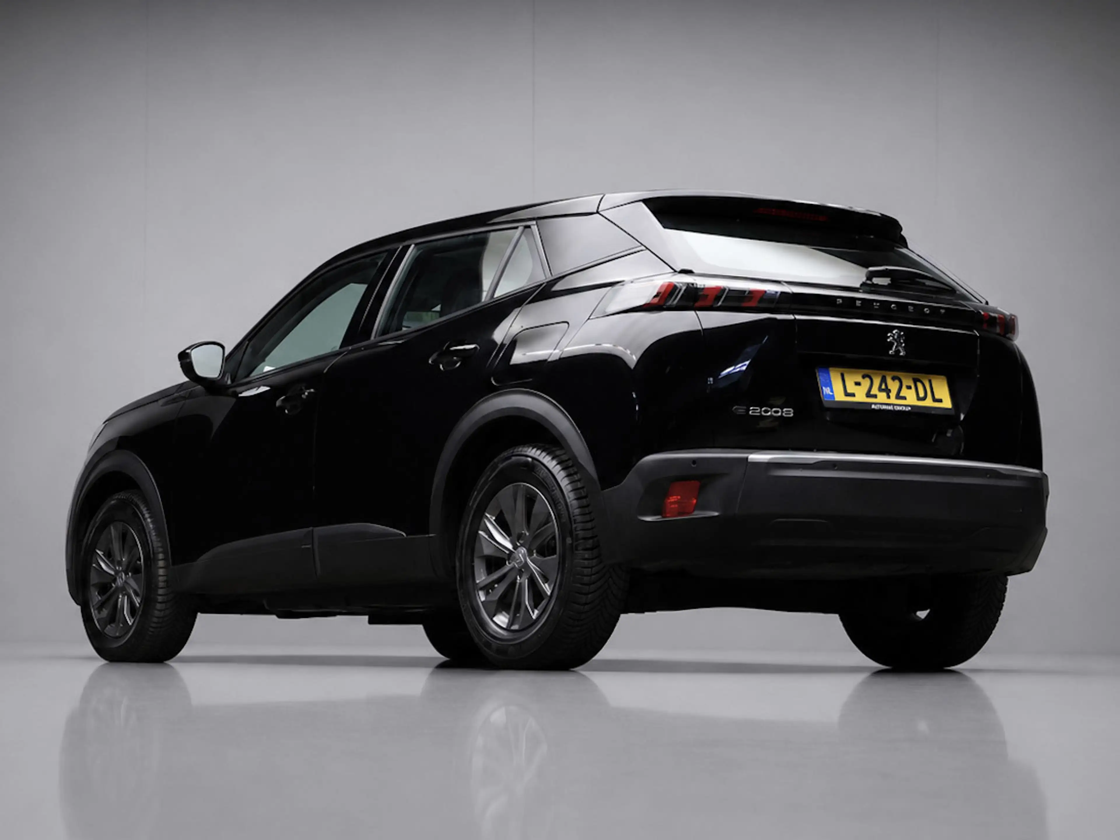 Peugeot e-2008 EV Blue Lease Active 50 kWh Sport (APPLE CARPLAY,N — photo 3