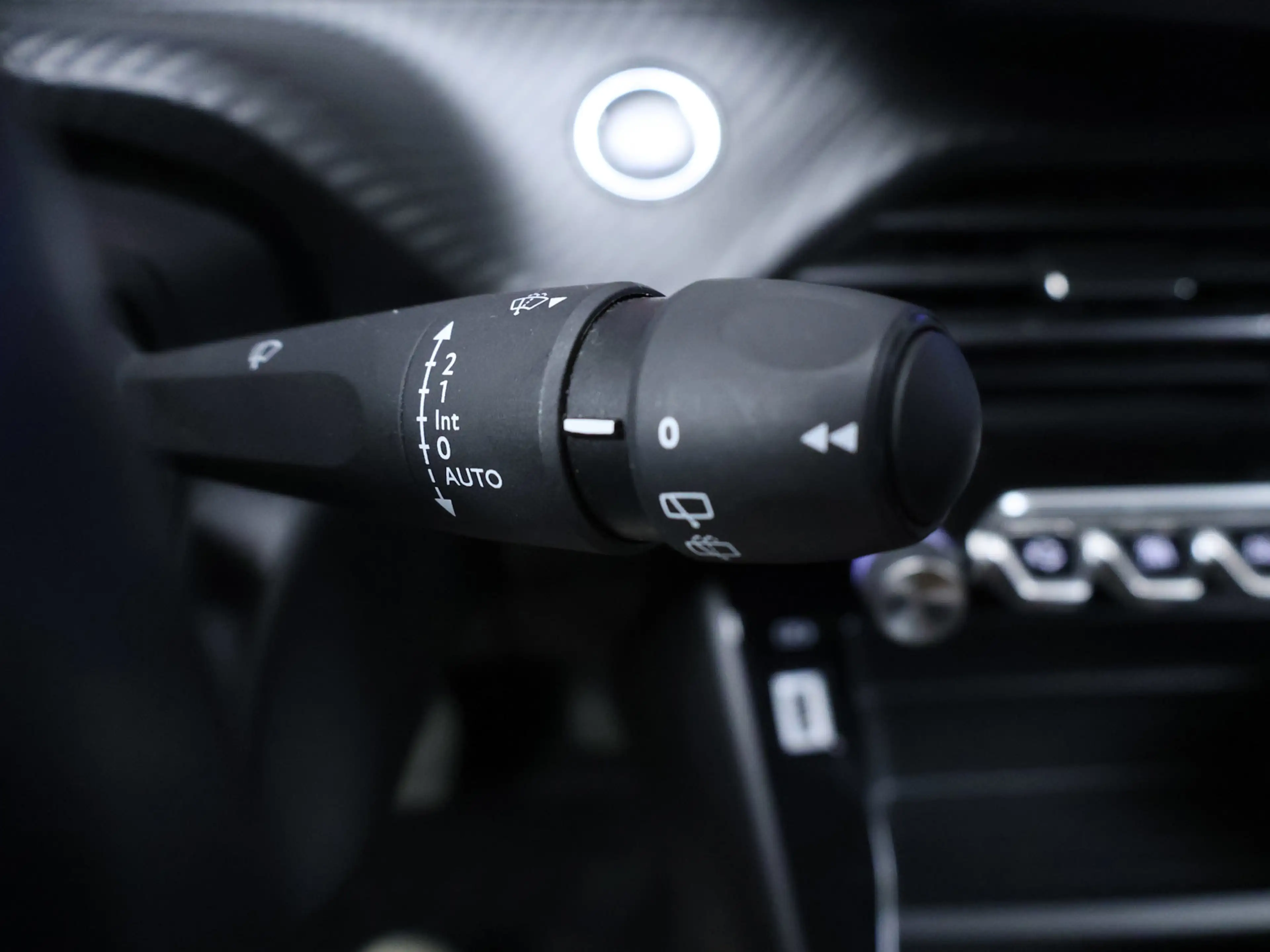 Peugeot e-2008 EV Blue Lease Active 50 kWh Sport (APPLE CARPLAY,N — photo 12