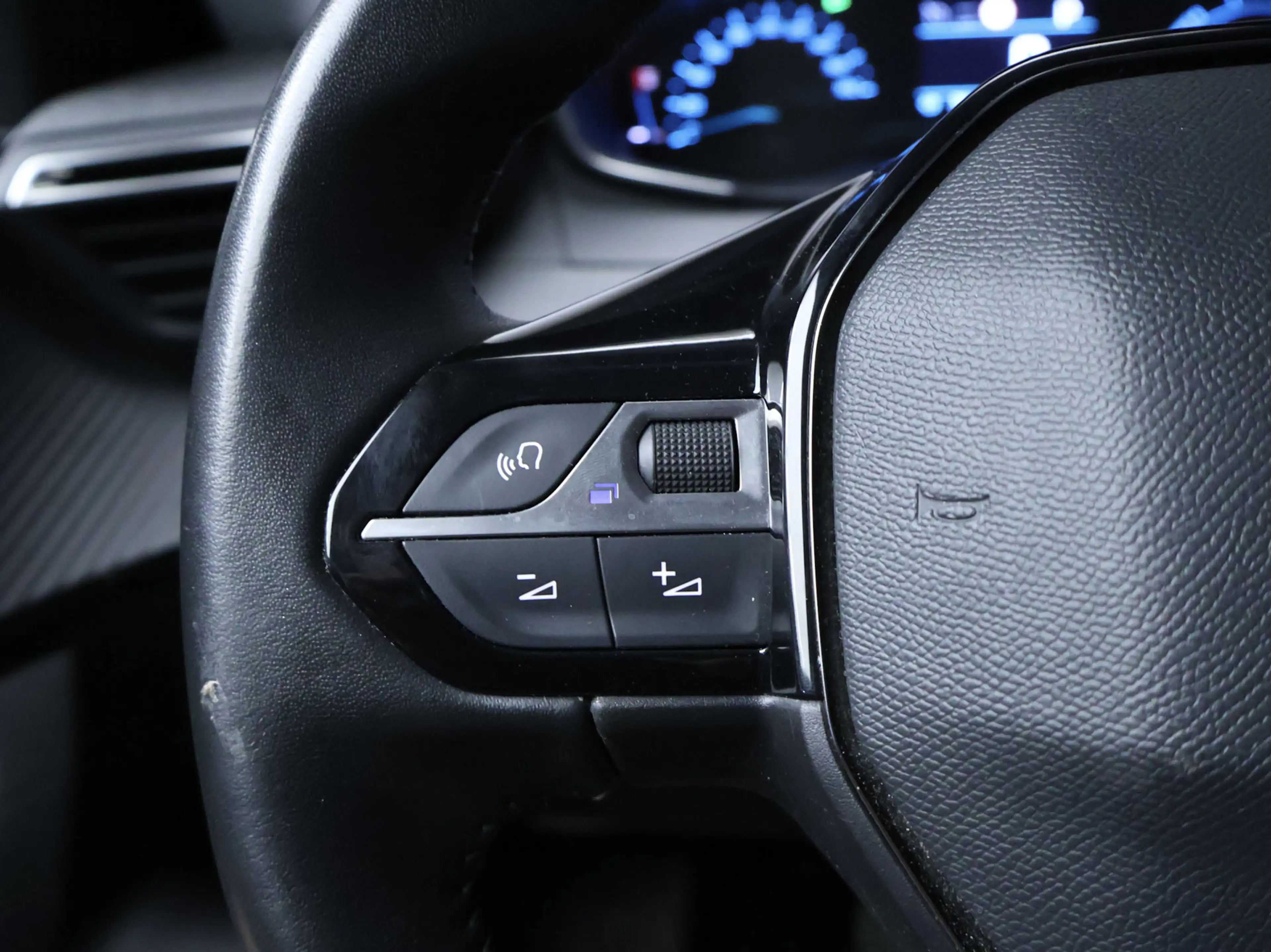 Peugeot e-2008 EV Blue Lease Active 50 kWh Sport (APPLE CARPLAY,N — photo 10
