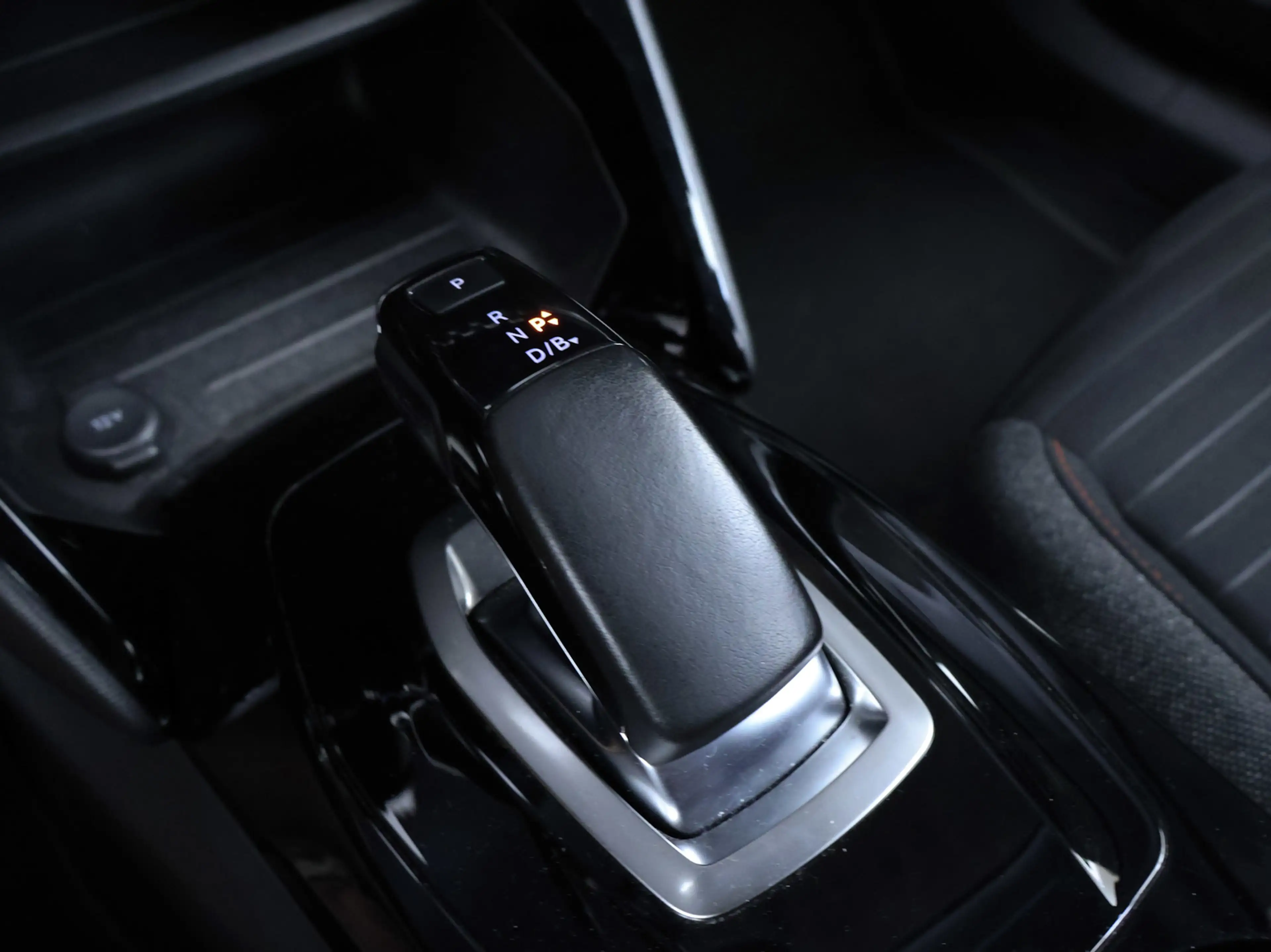 Peugeot e-2008 EV Blue Lease Active 50 kWh Sport (APPLE CARPLAY,N — photo 19