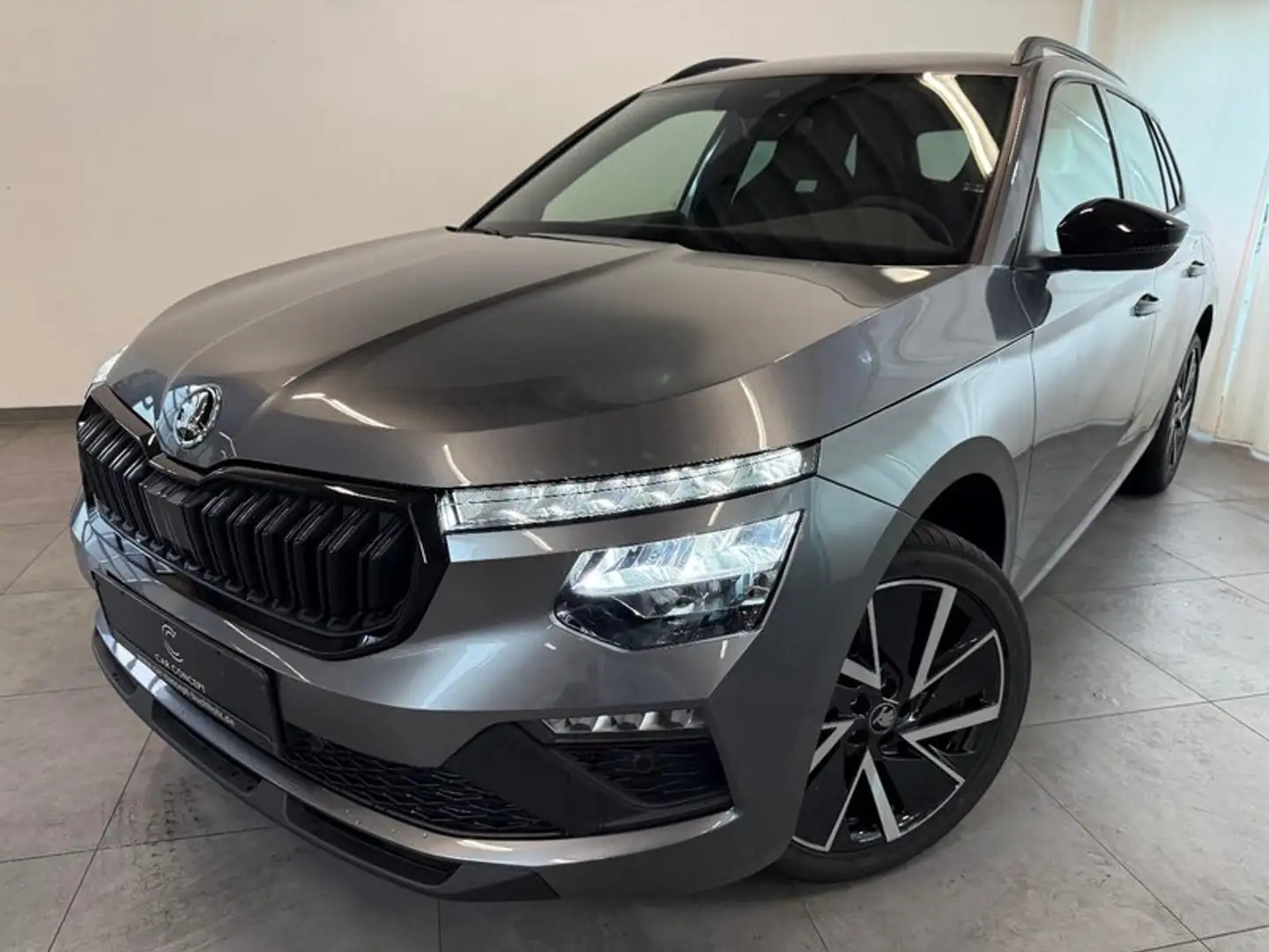 Skoda Kamiq Sport 1.0 TSI DSG KESSY KAMERA 18" SHZ Grijs - 1