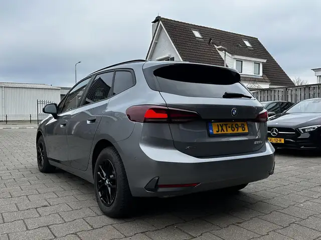 BMW 2 Series view 10