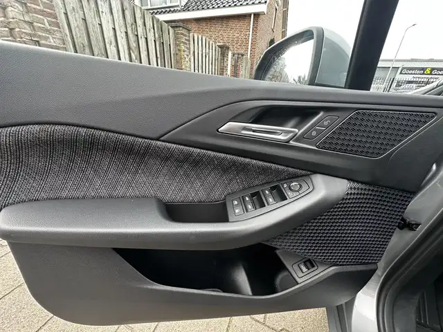 BMW 2 Series view 12