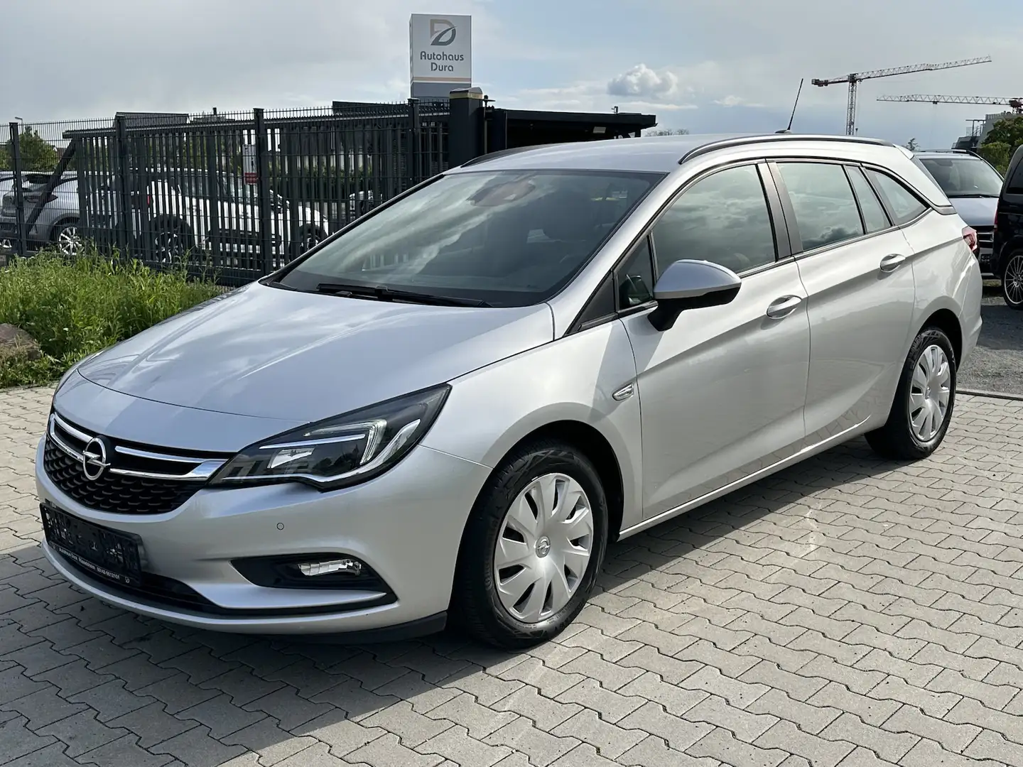 Opel Astra 1.6 CDTI Business StartStop Aut. Navi Plateado - 2
