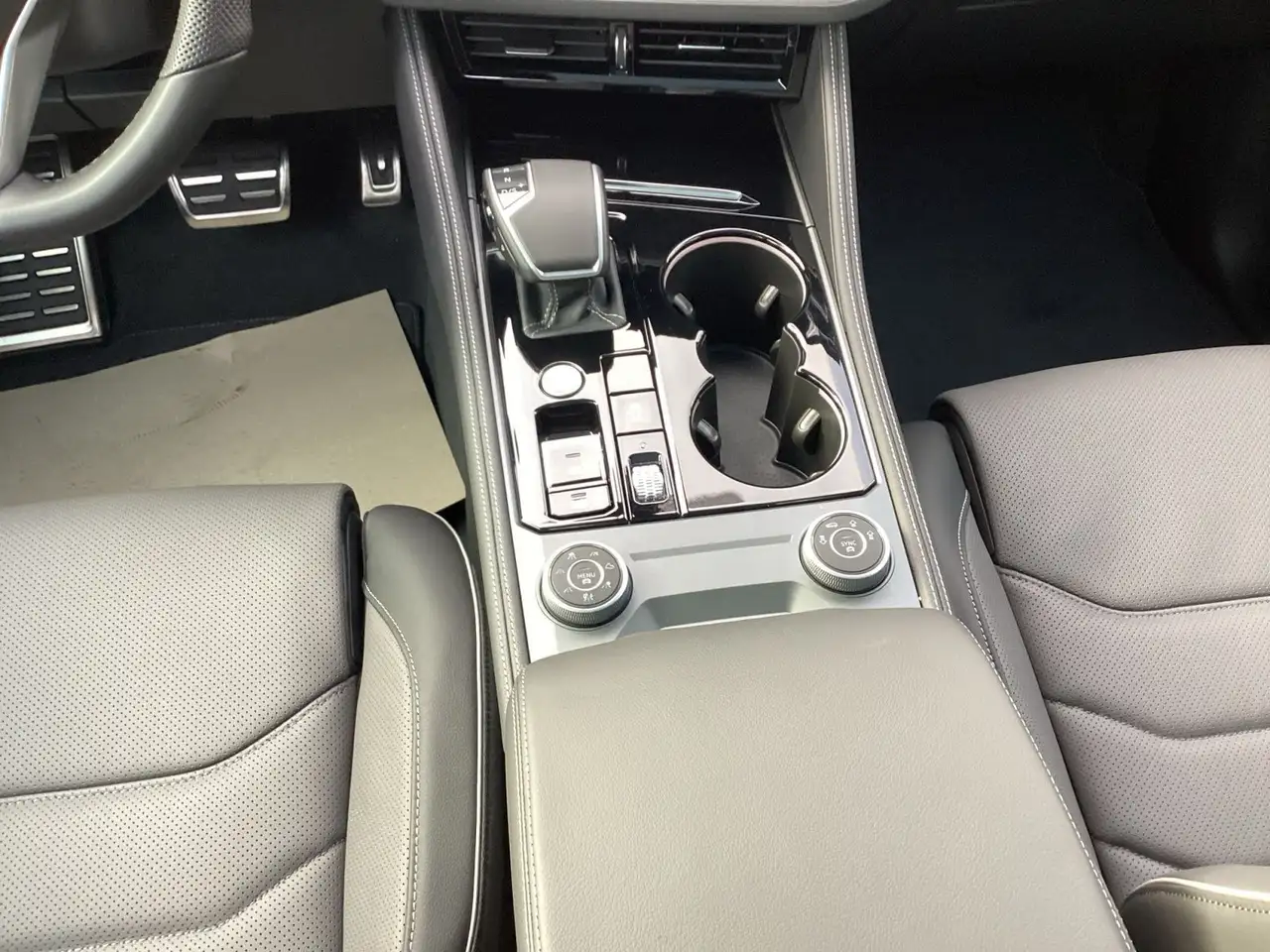 Volkswagen Touareg R-Line FINAL EDITION AHK HUD Pano Leder 9