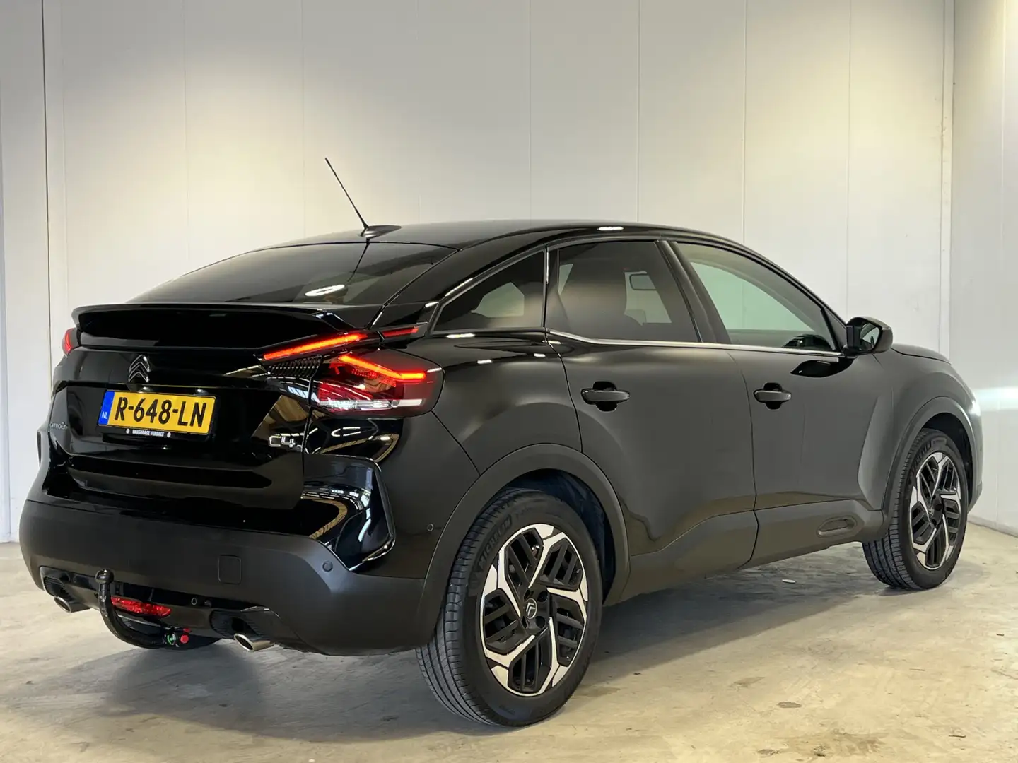 Citroen C4 1.2 Turbo Shine | Navigatie/Android/Apple Carplay Zwart - 2