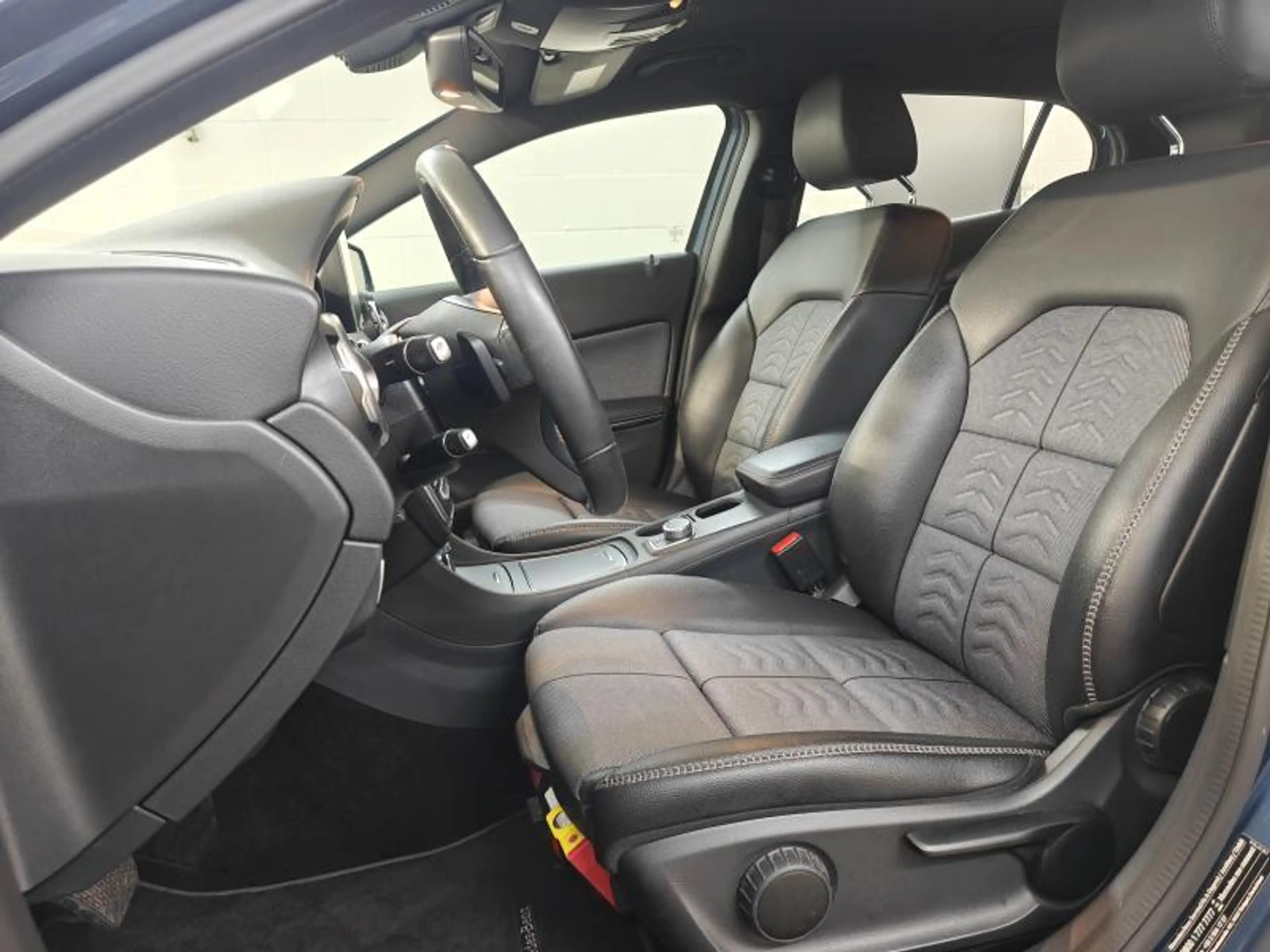 Mercedes-Benz GLA 180 Business Solution — photo 6