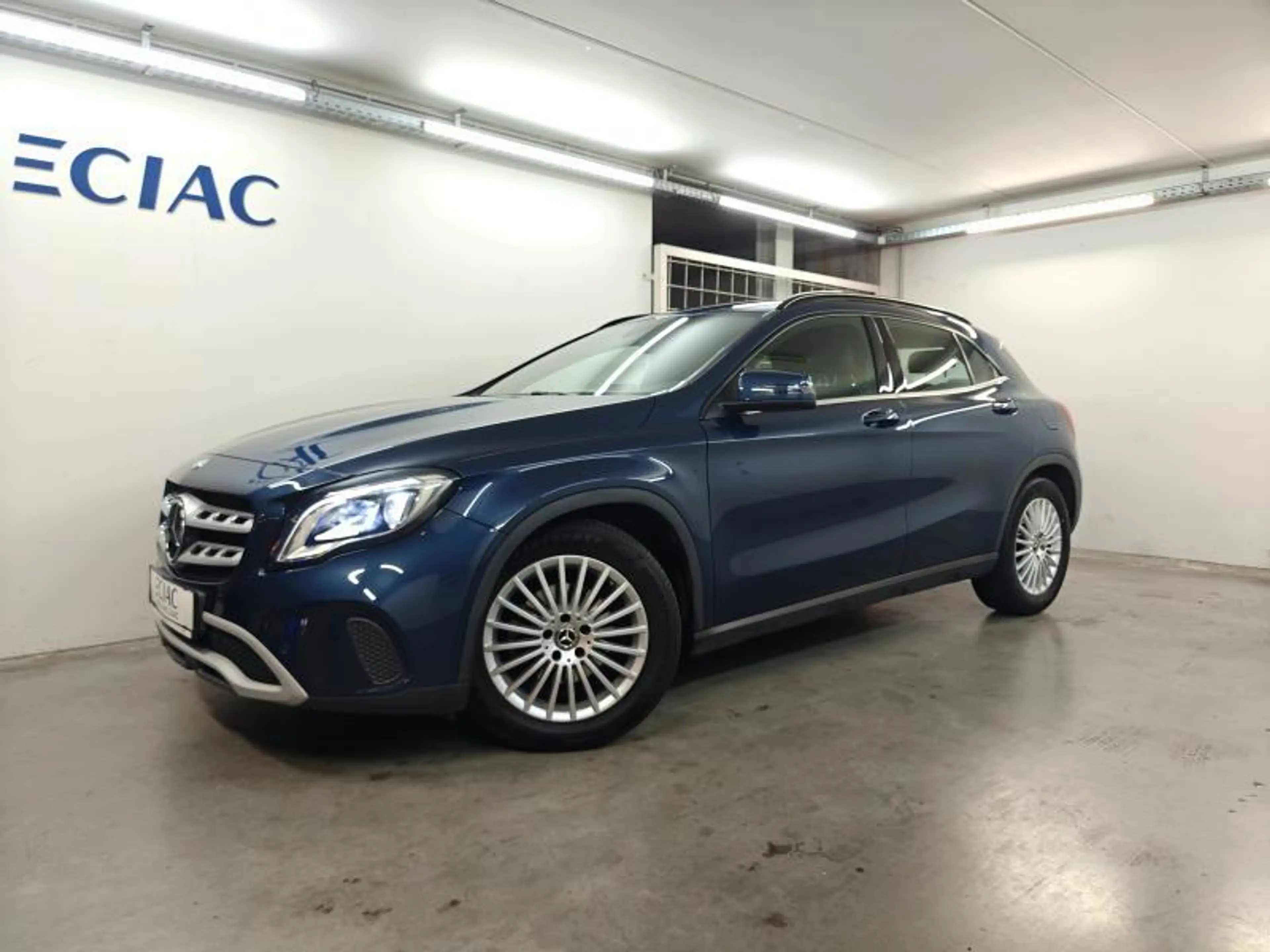 Mercedes-Benz GLA 180 Business Solution