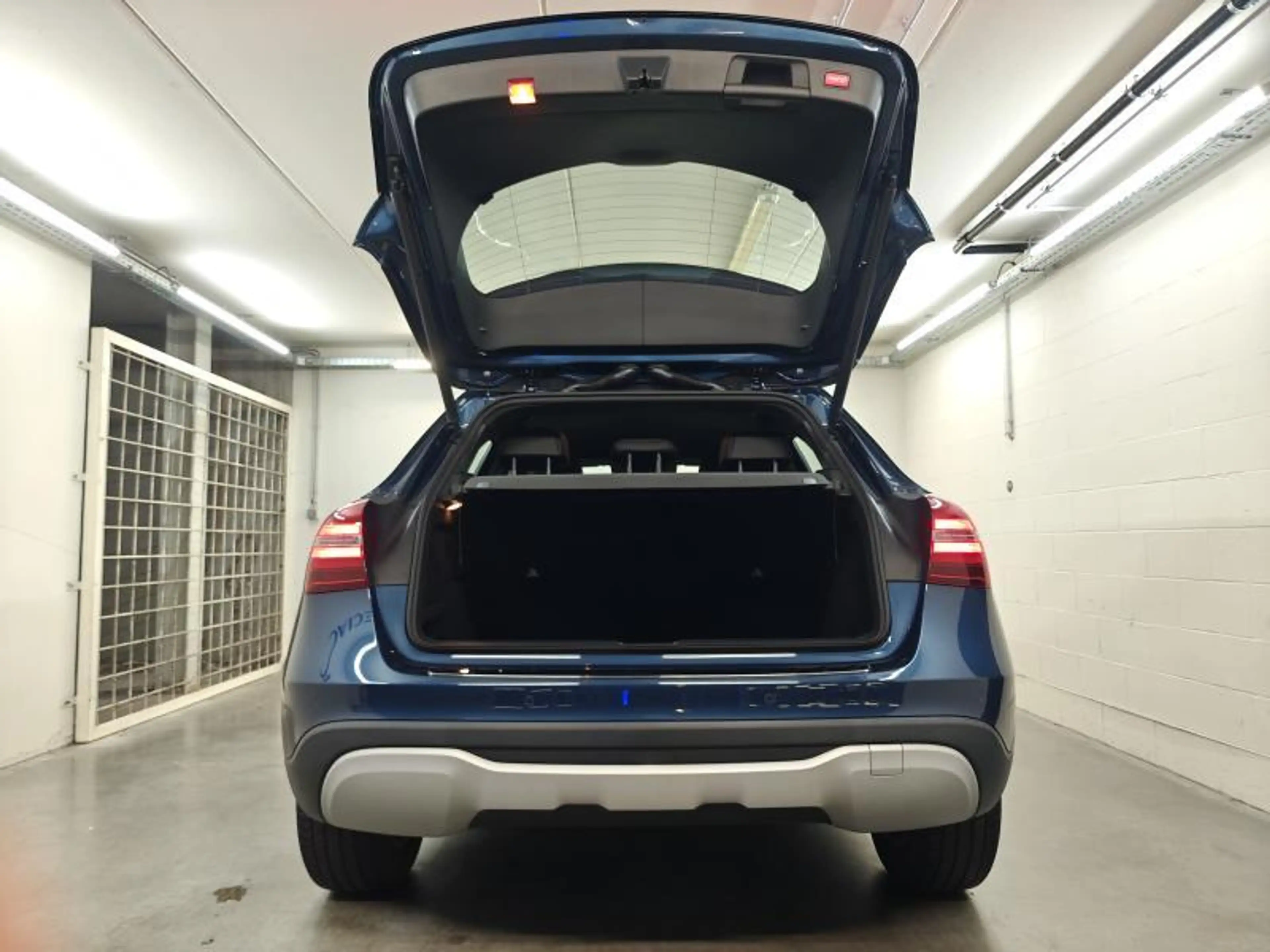 Mercedes-Benz GLA 180 Business Solution — photo 12