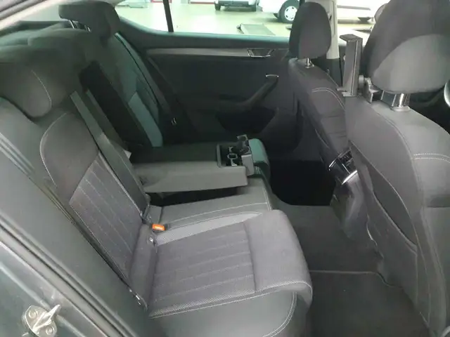 Skoda Superb view 10