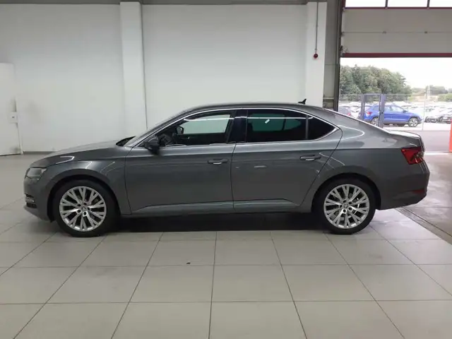 Skoda Superb view 14