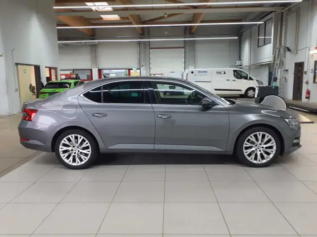 Skoda Superb view 8