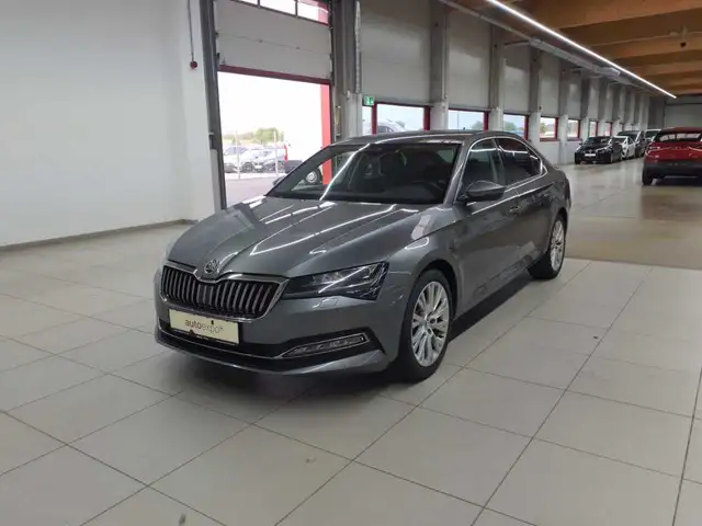 Skoda Superb view 7