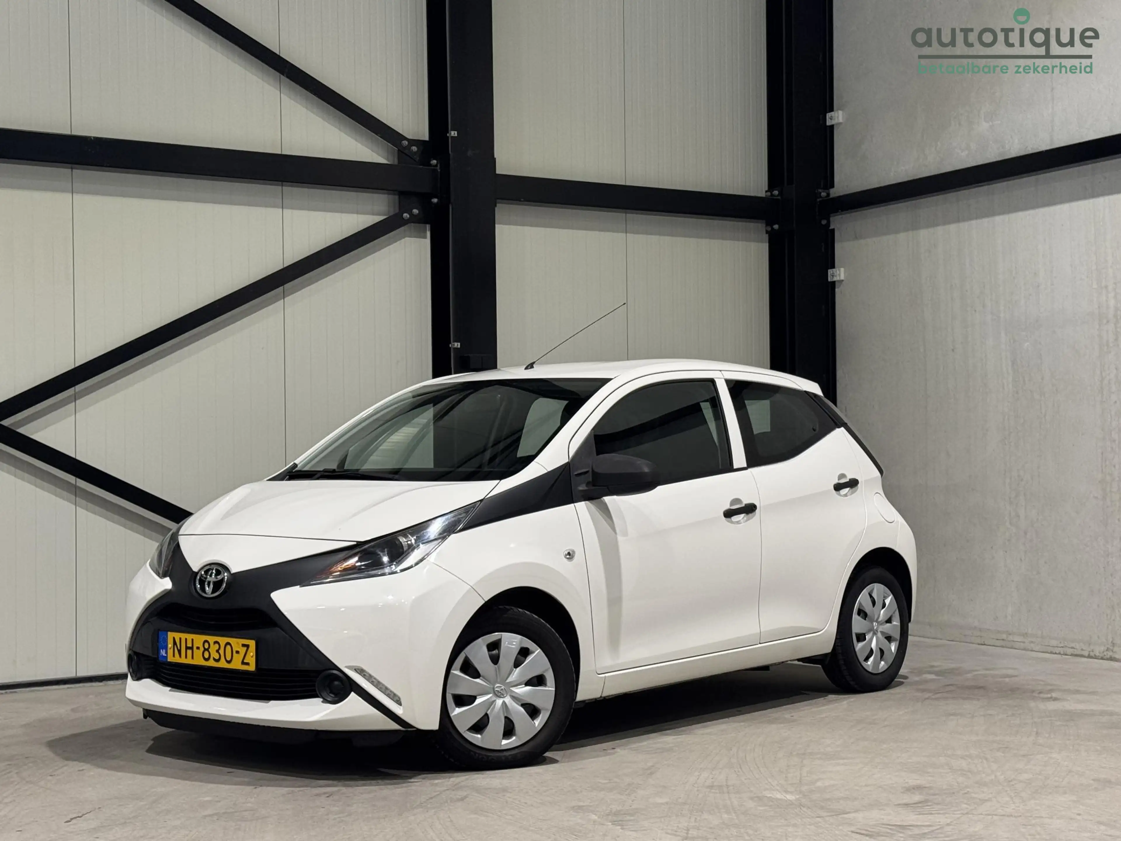 Toyota Aygo 1.0 VVT-i x-now | airco | dealer onderhouden |