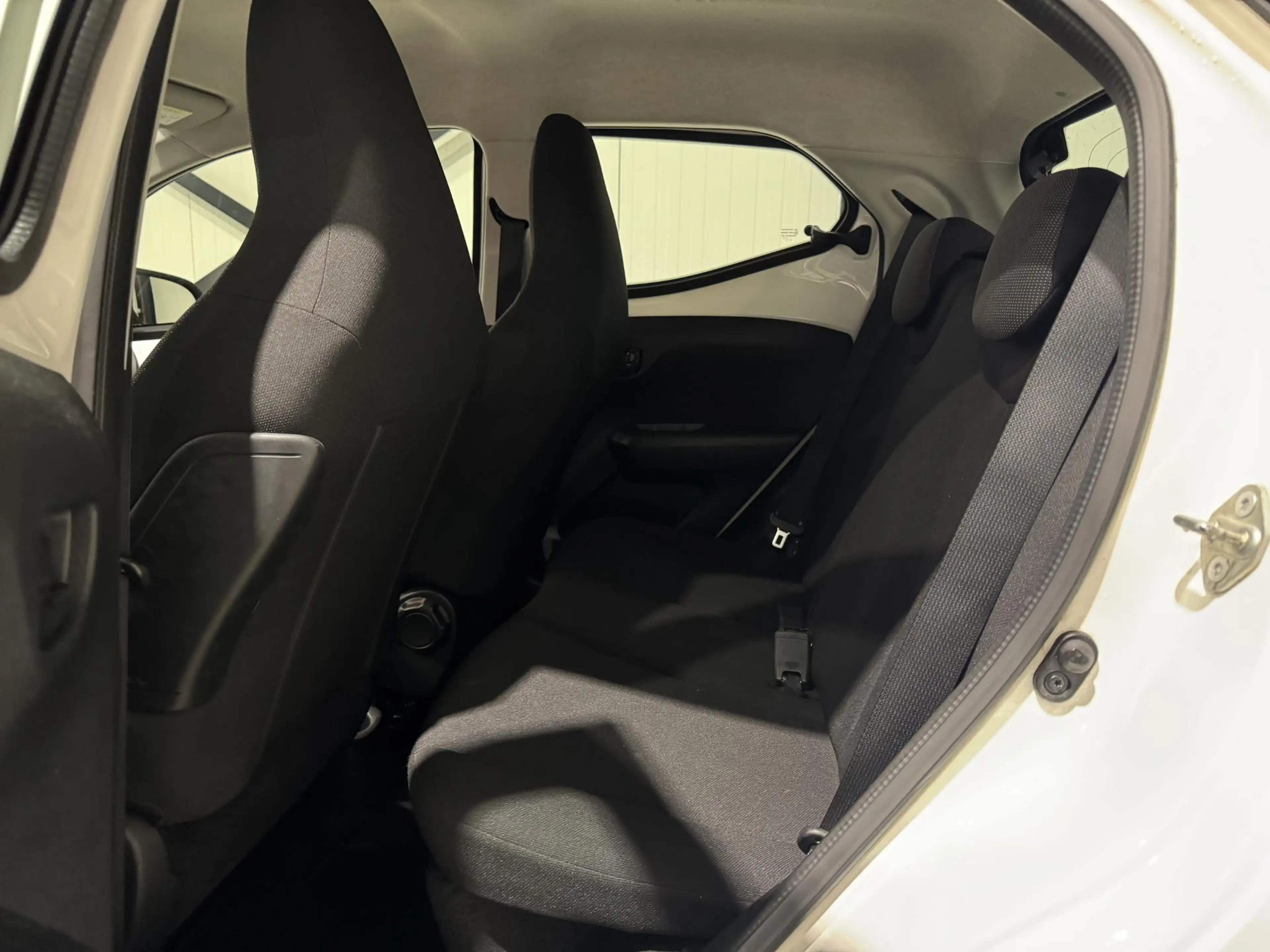 Toyota Aygo 1.0 VVT-i x-now | airco | dealer onderhouden | — photo 9