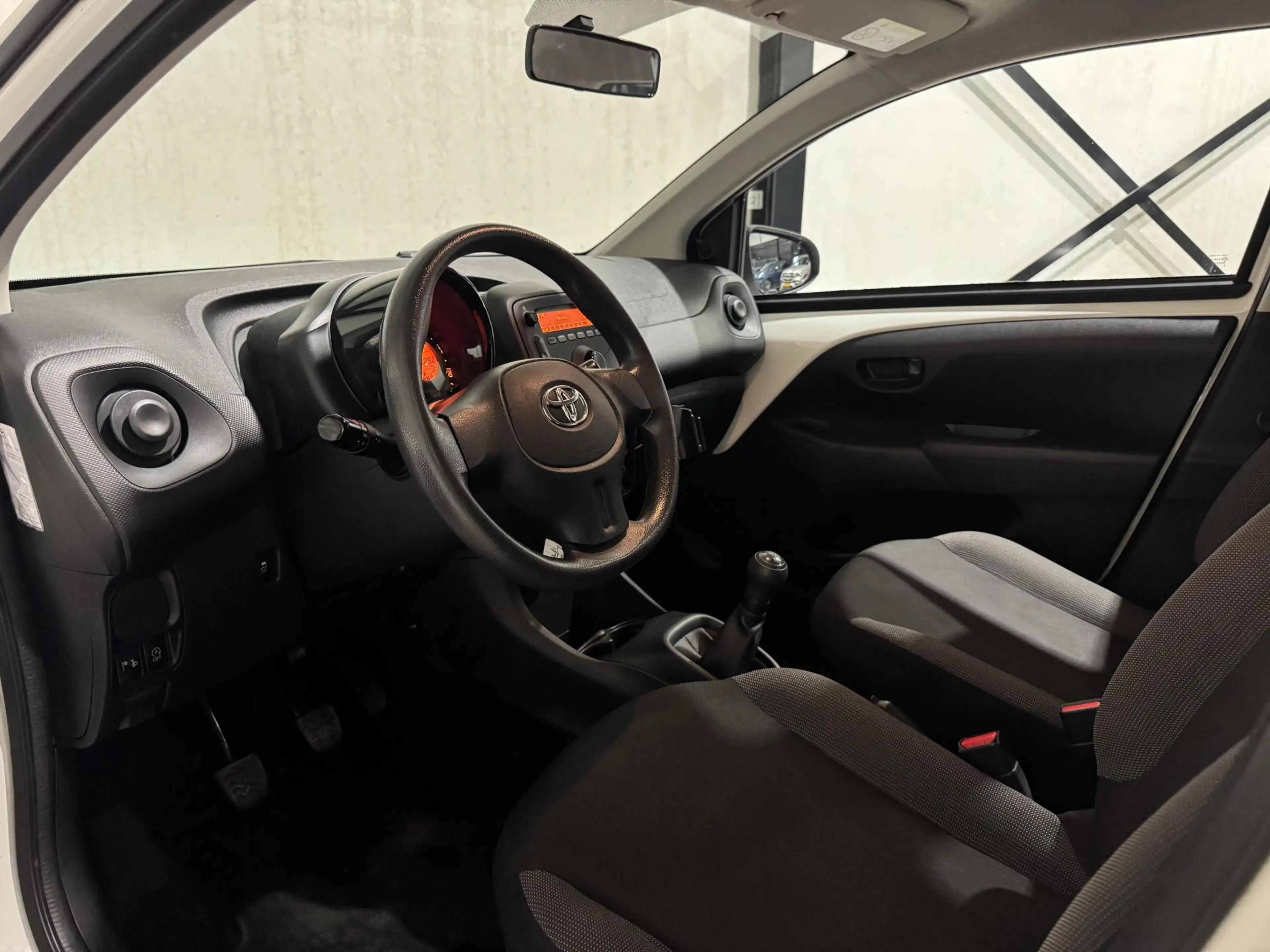 Toyota Aygo 1.0 VVT-i x-now | airco | dealer onderhouden | — photo 8
