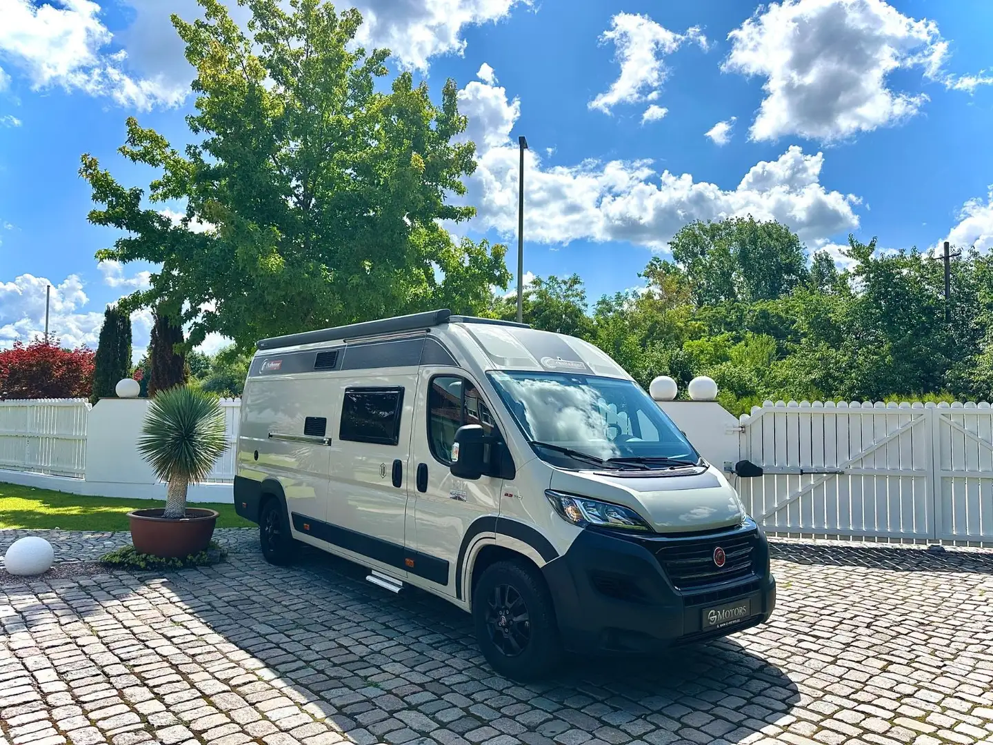 Challenger V217 VIP/ Road Edition/ Solar/ AHK/ Rad/ Sat/ Beige - 2