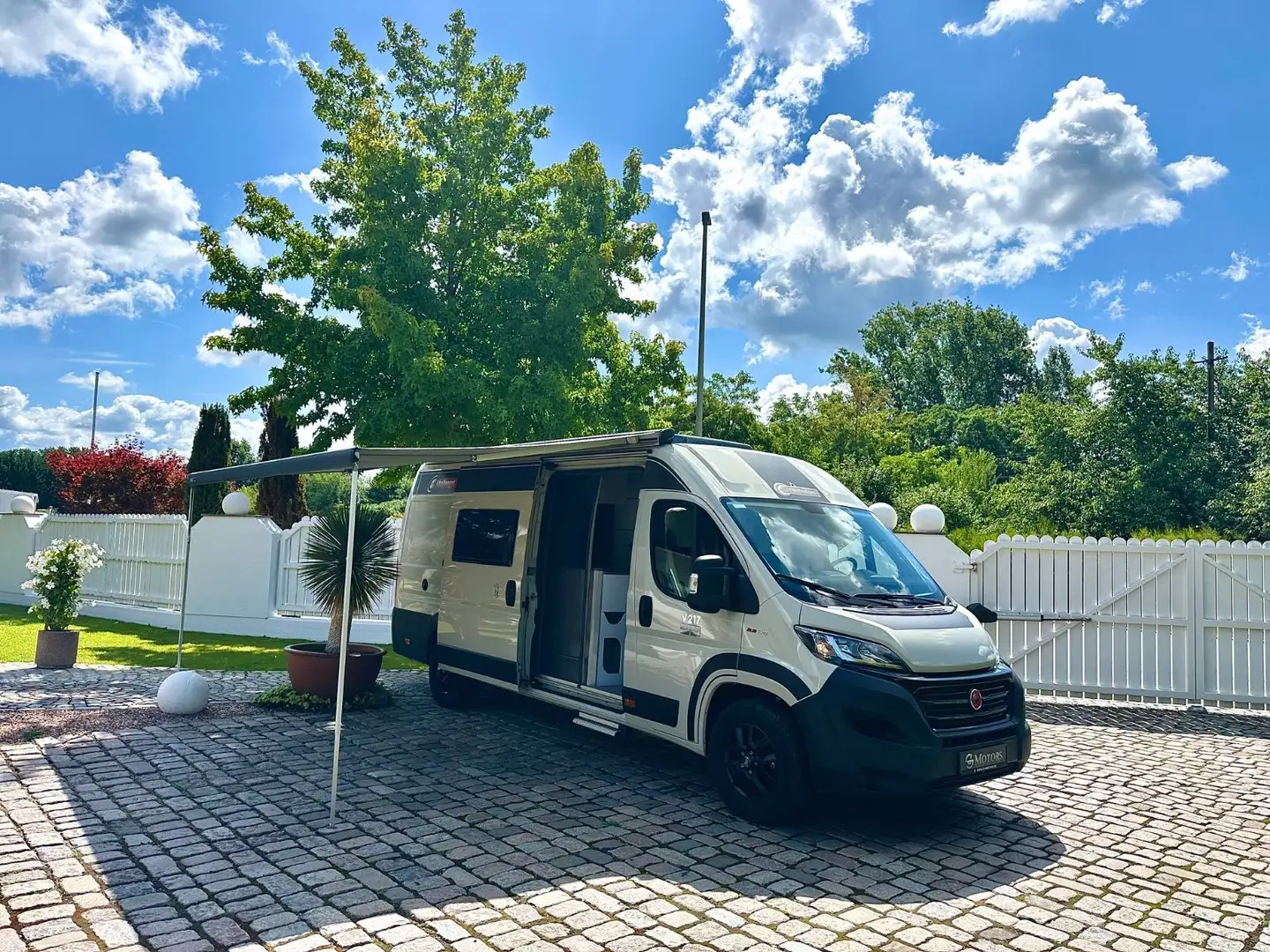 Challenger V217 VIP/ Road Edition/ Solar/ AHK/ Rad/ Sat/ Beige - 1