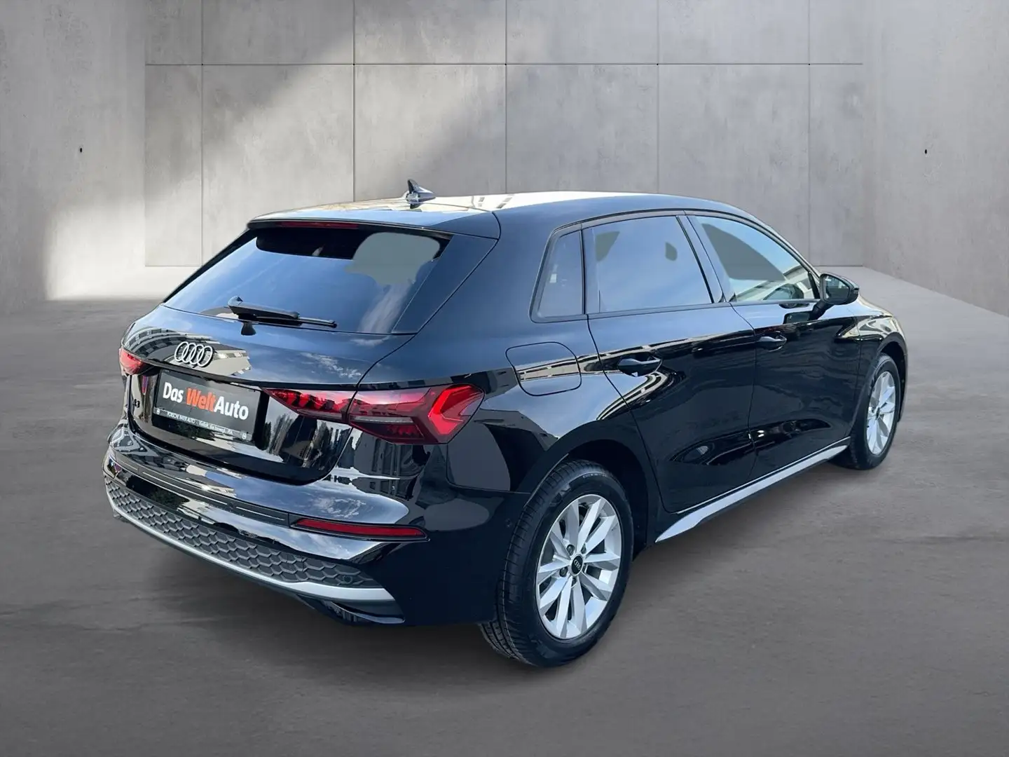 Audi A3 30 TFSI Schwarz - 2